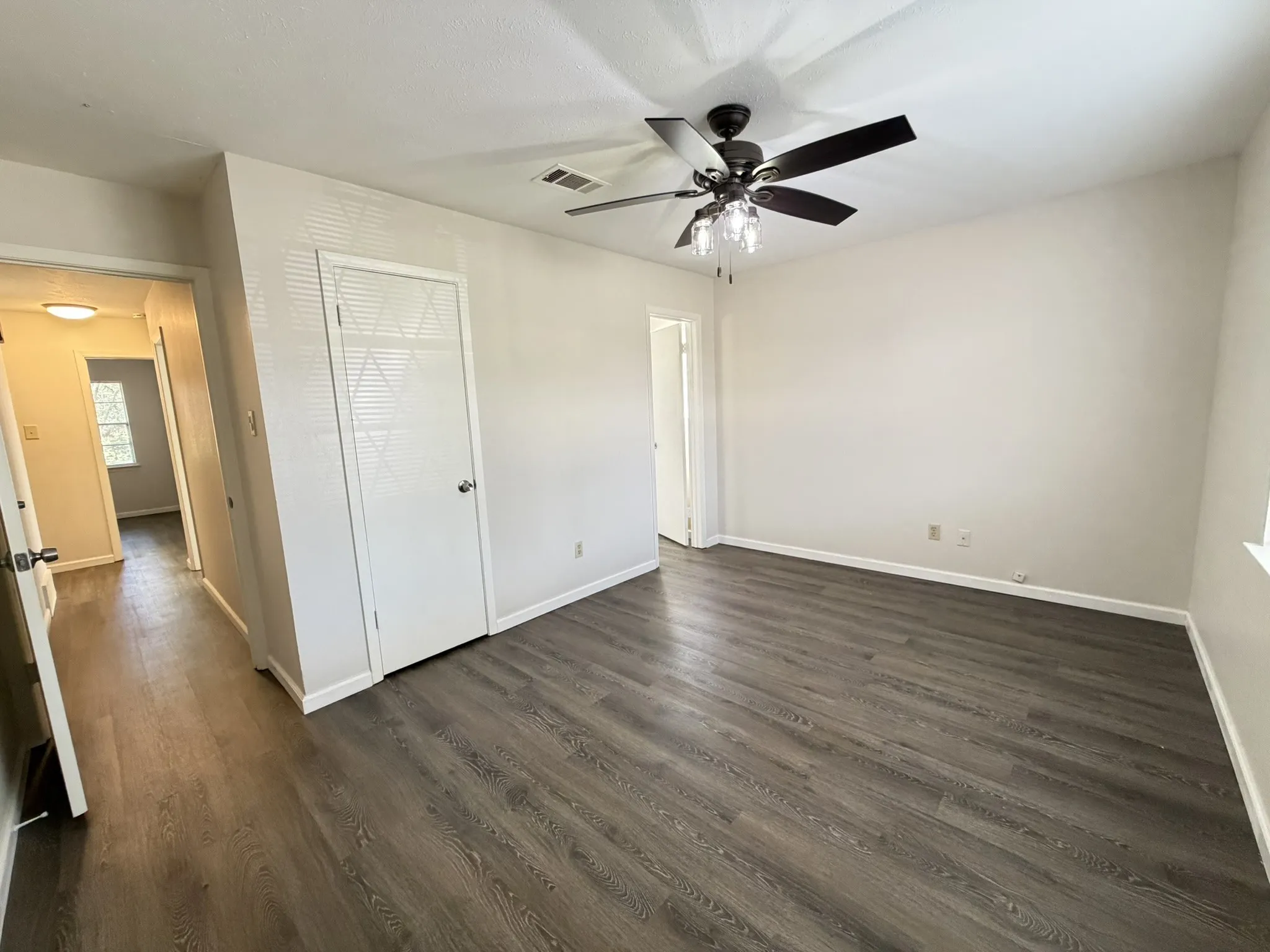 Single Family Residence For Rent in Dallas County , 2004 Glenwick Lane, Irving, Texas 75060, 3 Bedroom, 2 Bathroom, 2 Garage spaces, 1,298 Sqft, built in 1966, mls#21383745, Real Estate Agent in Irving, Homes For Rent in Dallas county, Homes For Rent in Irving, Realtor in Irving Texas, Real Estate Brokerage Independent Realty Texas, Luminita Cordes Realtor