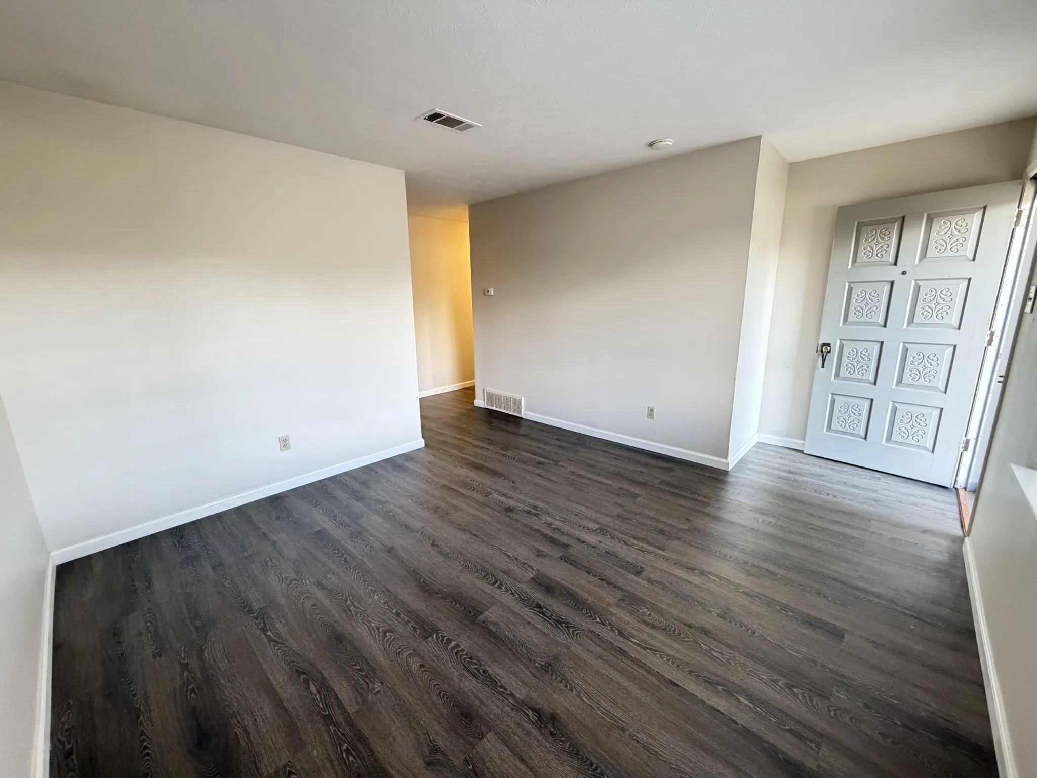 Single Family Residence For Rent in Dallas County , 2004 Glenwick Lane, Irving, Texas 75060, 3 Bedroom, 2 Bathroom, 2 Garage spaces, 1,298 Sqft, built in 1966, mls#21383745, Real Estate Agent in Irving, Homes For Rent in Dallas county, Homes For Rent in Irving, Realtor in Irving Texas, Real Estate Brokerage Independent Realty Texas, Luminita Cordes Realtor