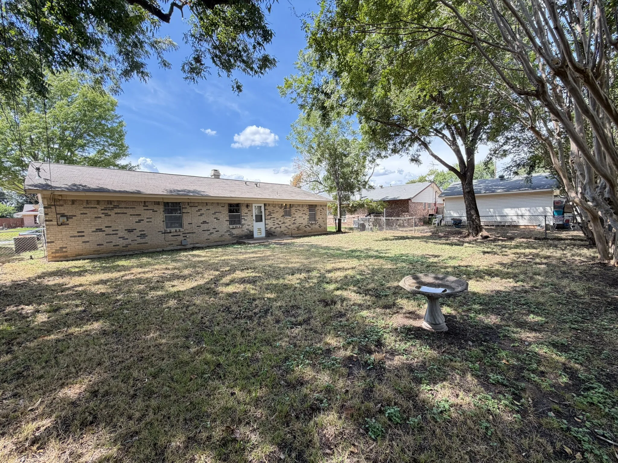 Single Family Residence For Rent in Dallas County , 2004 Glenwick Lane, Irving, Texas 75060, 3 Bedroom, 2 Bathroom, 2 Garage spaces, 1,298 Sqft, built in 1966, mls#21383745, Real Estate Agent in Irving, Homes For Rent in Dallas county, Homes For Rent in Irving, Realtor in Irving Texas, Real Estate Brokerage Independent Realty Texas, Luminita Cordes Realtor
