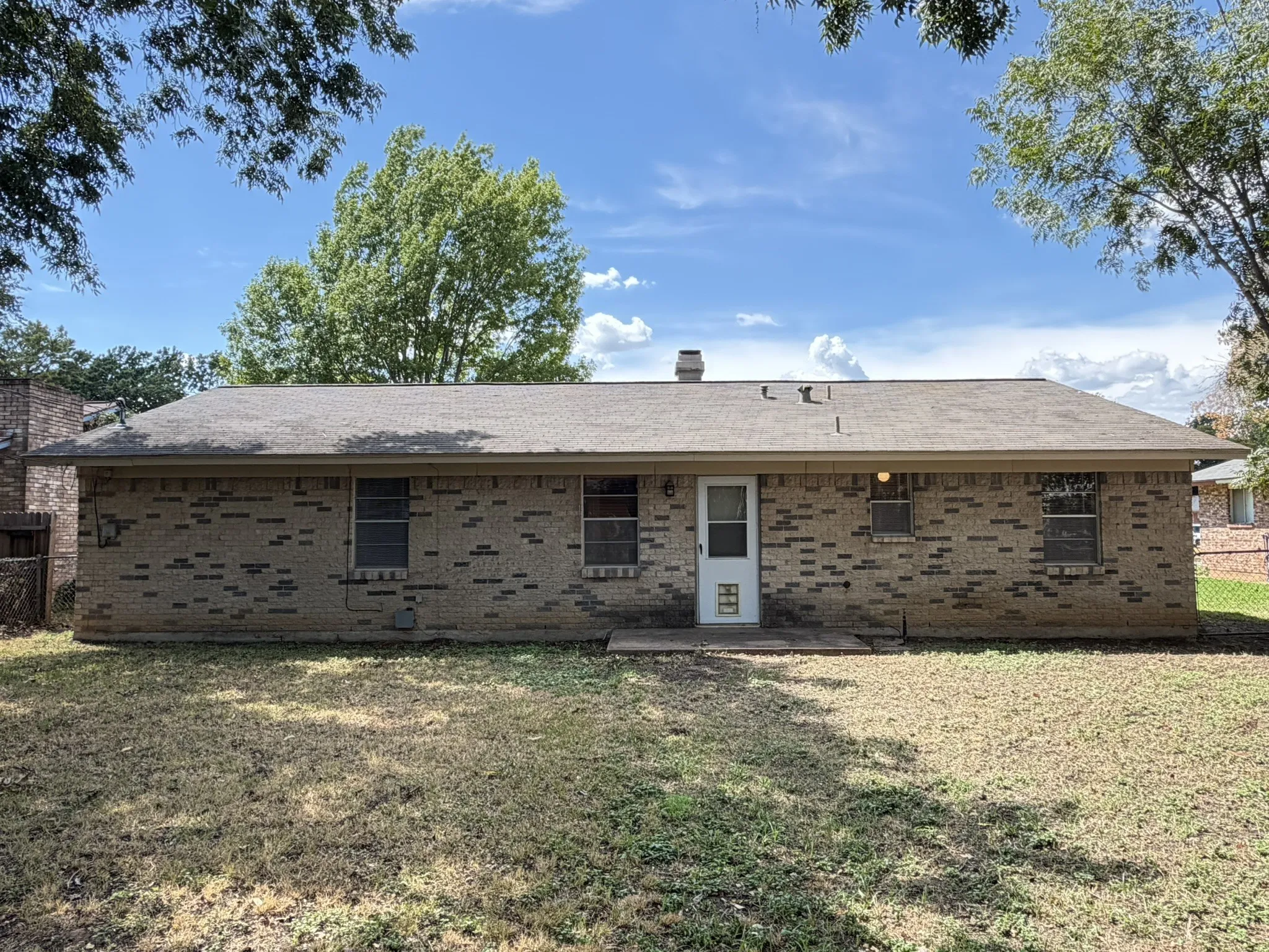 Single Family Residence For Rent in Dallas County , 2004 Glenwick Lane, Irving, Texas 75060, 3 Bedroom, 2 Bathroom, 2 Garage spaces, 1,298 Sqft, built in 1966, mls#21383745, Real Estate Agent in Irving, Homes For Rent in Dallas county, Homes For Rent in Irving, Realtor in Irving Texas, Real Estate Brokerage Independent Realty Texas, Luminita Cordes Realtor