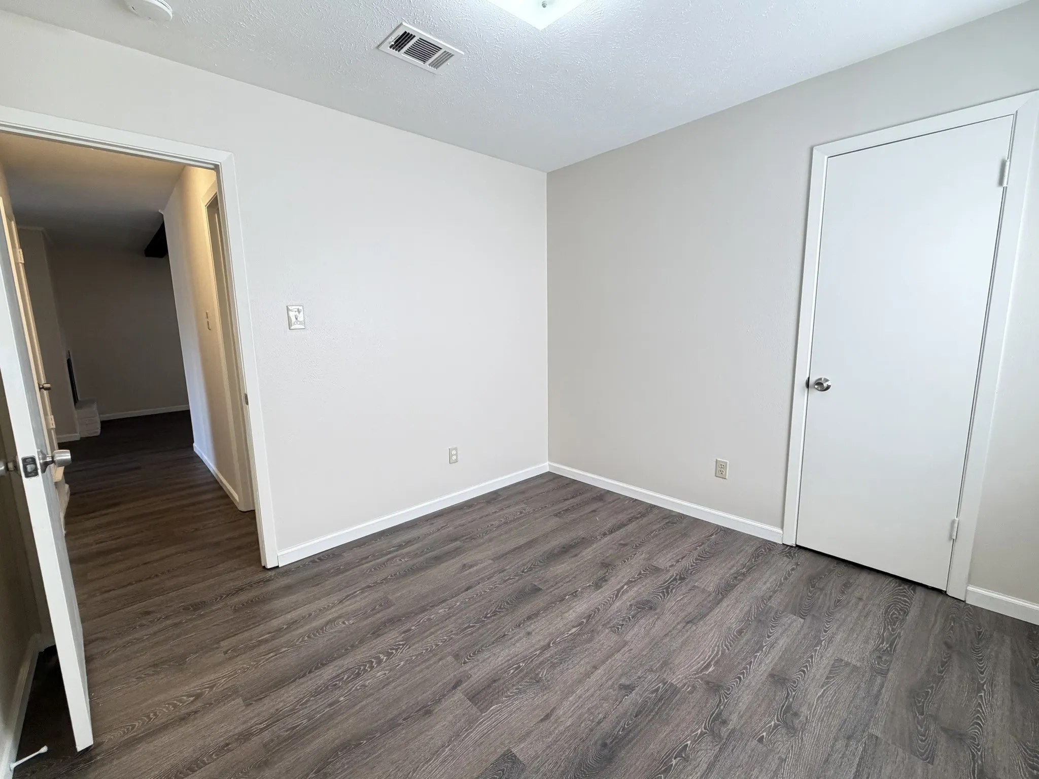 Single Family Residence For Rent in Dallas County , 2004 Glenwick Lane, Irving, Texas 75060, 3 Bedroom, 2 Bathroom, 2 Garage spaces, 1,298 Sqft, built in 1966, mls#21383745, Real Estate Agent in Irving, Homes For Rent in Dallas county, Homes For Rent in Irving, Realtor in Irving Texas, Real Estate Brokerage Independent Realty Texas, Luminita Cordes Realtor