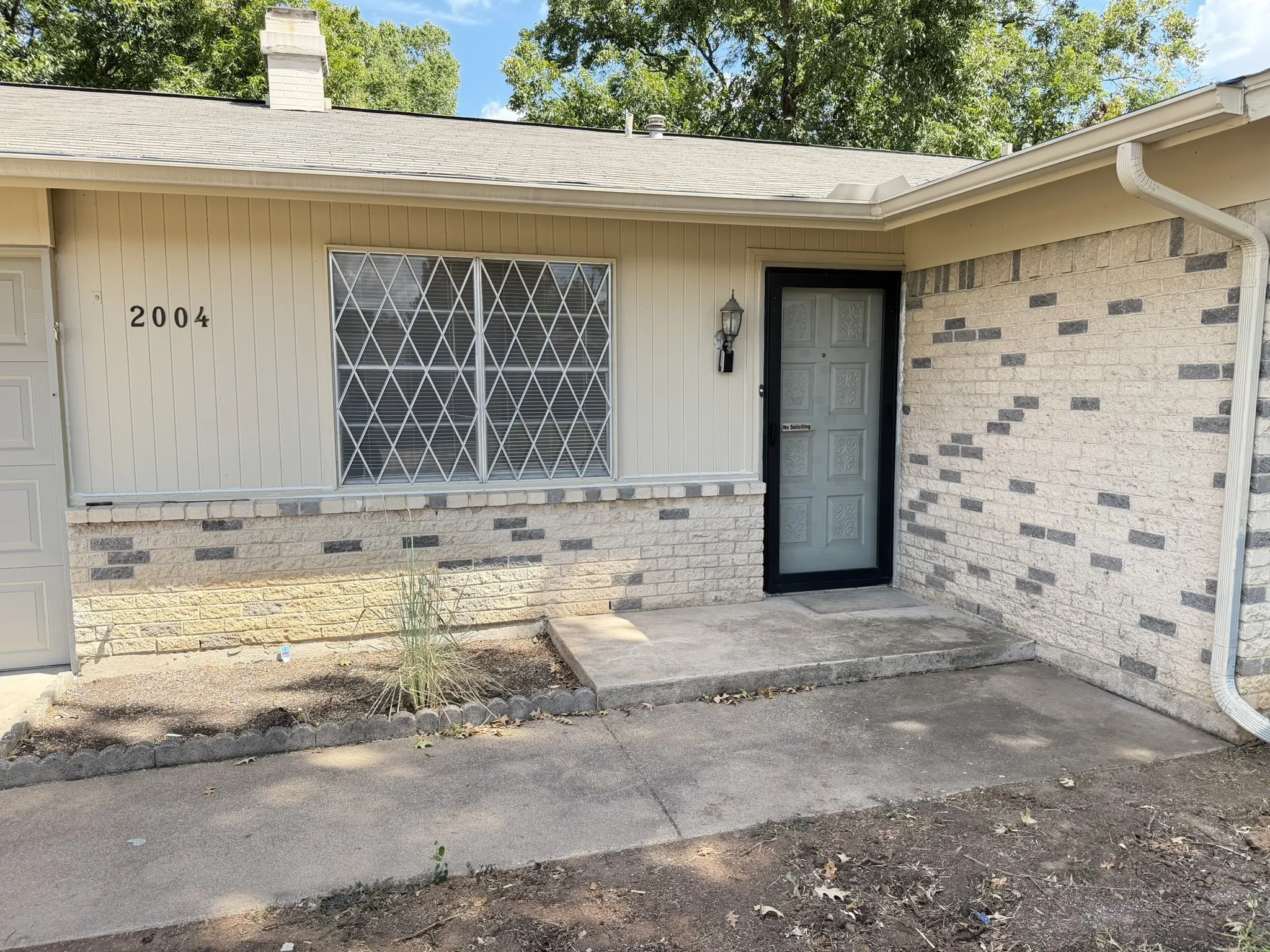 Single Family Residence For Rent in Dallas County , 2004 Glenwick Lane, Irving, Texas 75060, 3 Bedroom, 2 Bathroom, 2 Garage spaces, 1,298 Sqft, built in 1966, mls#21383745, Real Estate Agent in Irving, Homes For Rent in Dallas county, Homes For Rent in Irving, Realtor in Irving Texas, Real Estate Brokerage Independent Realty Texas, Luminita Cordes Realtor