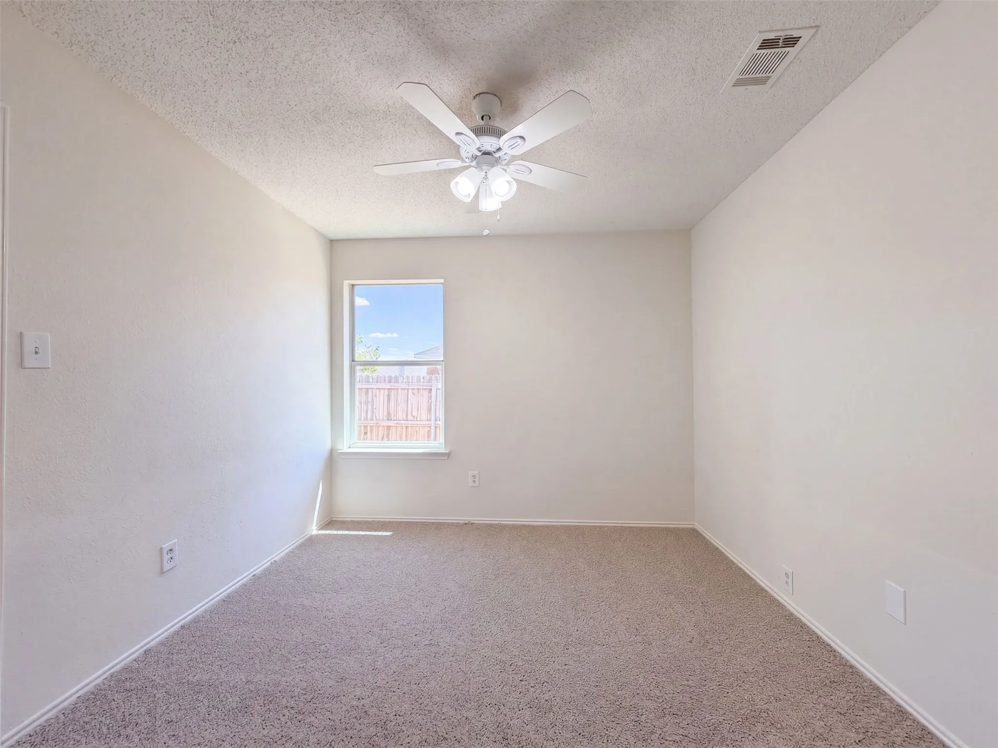 Single Family Residence For Sale in Tarrant County , 8025 Blue Duck Trail, Arlington, Texas 76002, 3 Bedroom, 2 Bathroom, 2 Garage spaces, 1,548 Sqft, built in 2002, mls#21380399, Real Estate Agent in Arlington, Homes For Sale in Tarrant county, Homes For Sale in Arlington, Realtor in Arlington Texas, Real Estate Brokerage Independent Realty Texas, Luminita Cordes Realtor