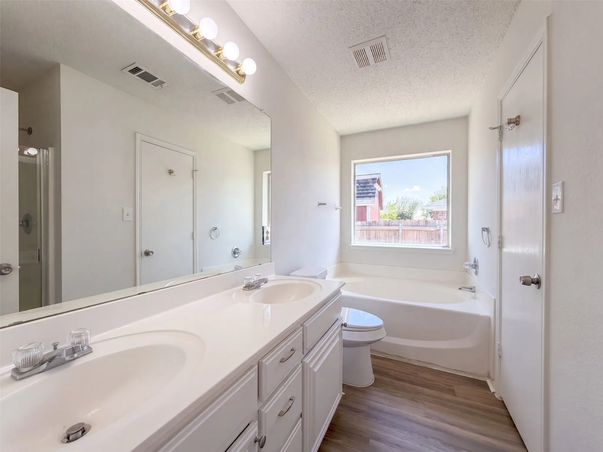 Single Family Residence For Sale in Tarrant County , 8025 Blue Duck Trail, Arlington, Texas 76002, 3 Bedroom, 2 Bathroom, 2 Garage spaces, 1,548 Sqft, built in 2002, mls#21380399, Real Estate Agent in Arlington, Homes For Sale in Tarrant county, Homes For Sale in Arlington, Realtor in Arlington Texas, Real Estate Brokerage Independent Realty Texas, Luminita Cordes Realtor