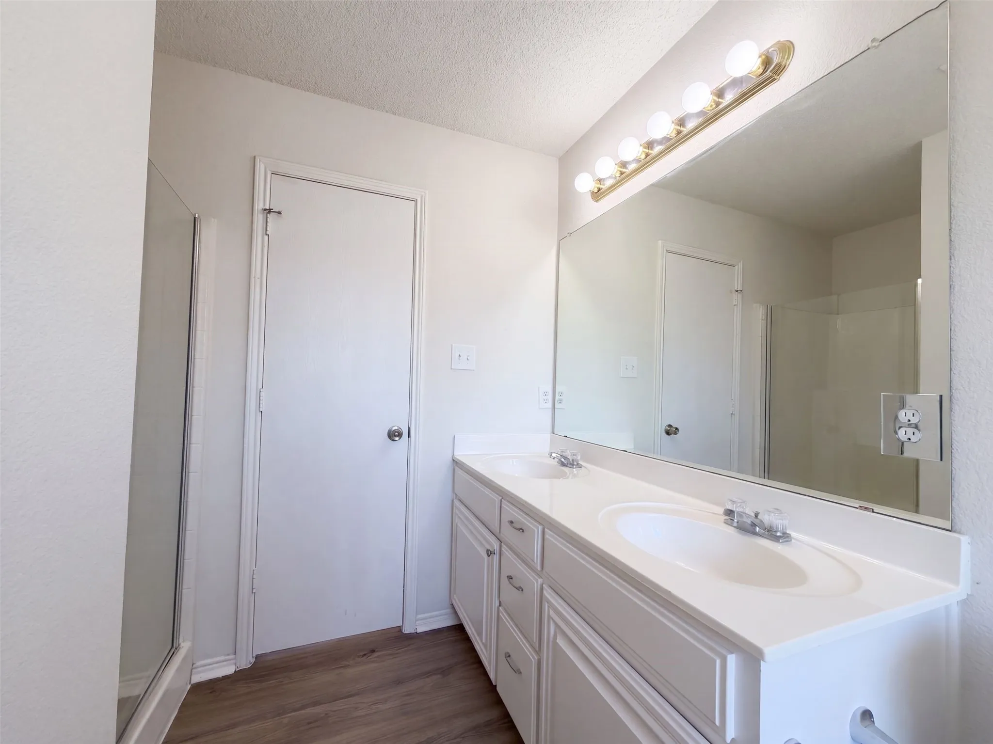 Single Family Residence For Sale in Tarrant County , 8025 Blue Duck Trail, Arlington, Texas 76002, 3 Bedroom, 2 Bathroom, 2 Garage spaces, 1,548 Sqft, built in 2002, mls#21380399, Real Estate Agent in Arlington, Homes For Sale in Tarrant county, Homes For Sale in Arlington, Realtor in Arlington Texas, Real Estate Brokerage Independent Realty Texas, Luminita Cordes Realtor