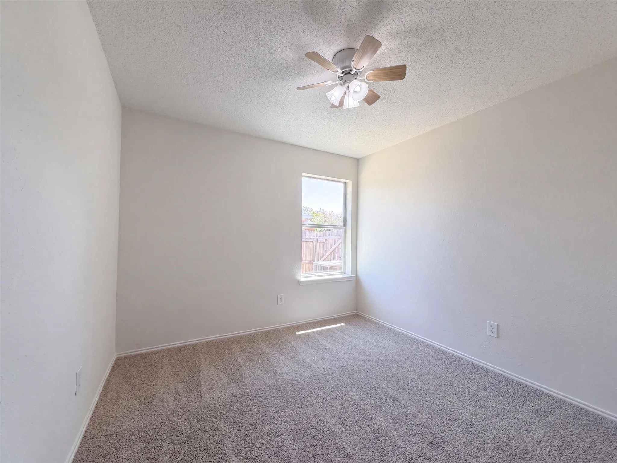 Single Family Residence For Sale in Tarrant County , 8025 Blue Duck Trail, Arlington, Texas 76002, 3 Bedroom, 2 Bathroom, 2 Garage spaces, 1,548 Sqft, built in 2002, mls#21380399, Real Estate Agent in Arlington, Homes For Sale in Tarrant county, Homes For Sale in Arlington, Realtor in Arlington Texas, Real Estate Brokerage Independent Realty Texas, Luminita Cordes Realtor