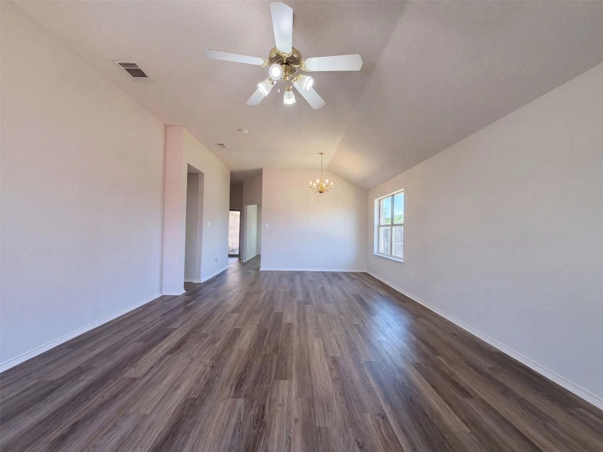 Single Family Residence For Sale in Tarrant County , 8025 Blue Duck Trail, Arlington, Texas 76002, 3 Bedroom, 2 Bathroom, 2 Garage spaces, 1,548 Sqft, built in 2002, mls#21380399, Real Estate Agent in Arlington, Homes For Sale in Tarrant county, Homes For Sale in Arlington, Realtor in Arlington Texas, Real Estate Brokerage Independent Realty Texas, Luminita Cordes Realtor