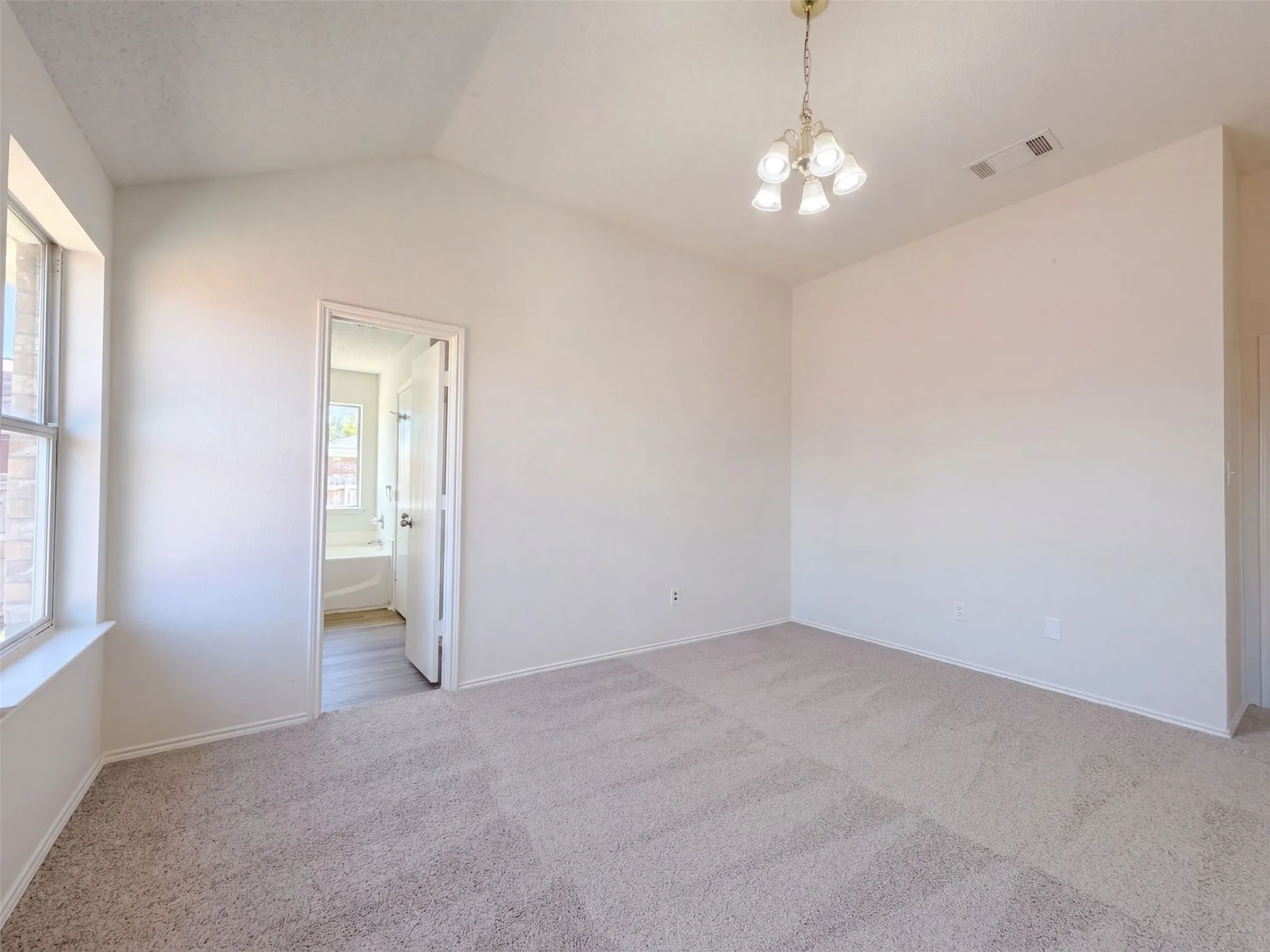 Single Family Residence For Sale in Tarrant County , 8025 Blue Duck Trail, Arlington, Texas 76002, 3 Bedroom, 2 Bathroom, 2 Garage spaces, 1,548 Sqft, built in 2002, mls#21380399, Real Estate Agent in Arlington, Homes For Sale in Tarrant county, Homes For Sale in Arlington, Realtor in Arlington Texas, Real Estate Brokerage Independent Realty Texas, Luminita Cordes Realtor