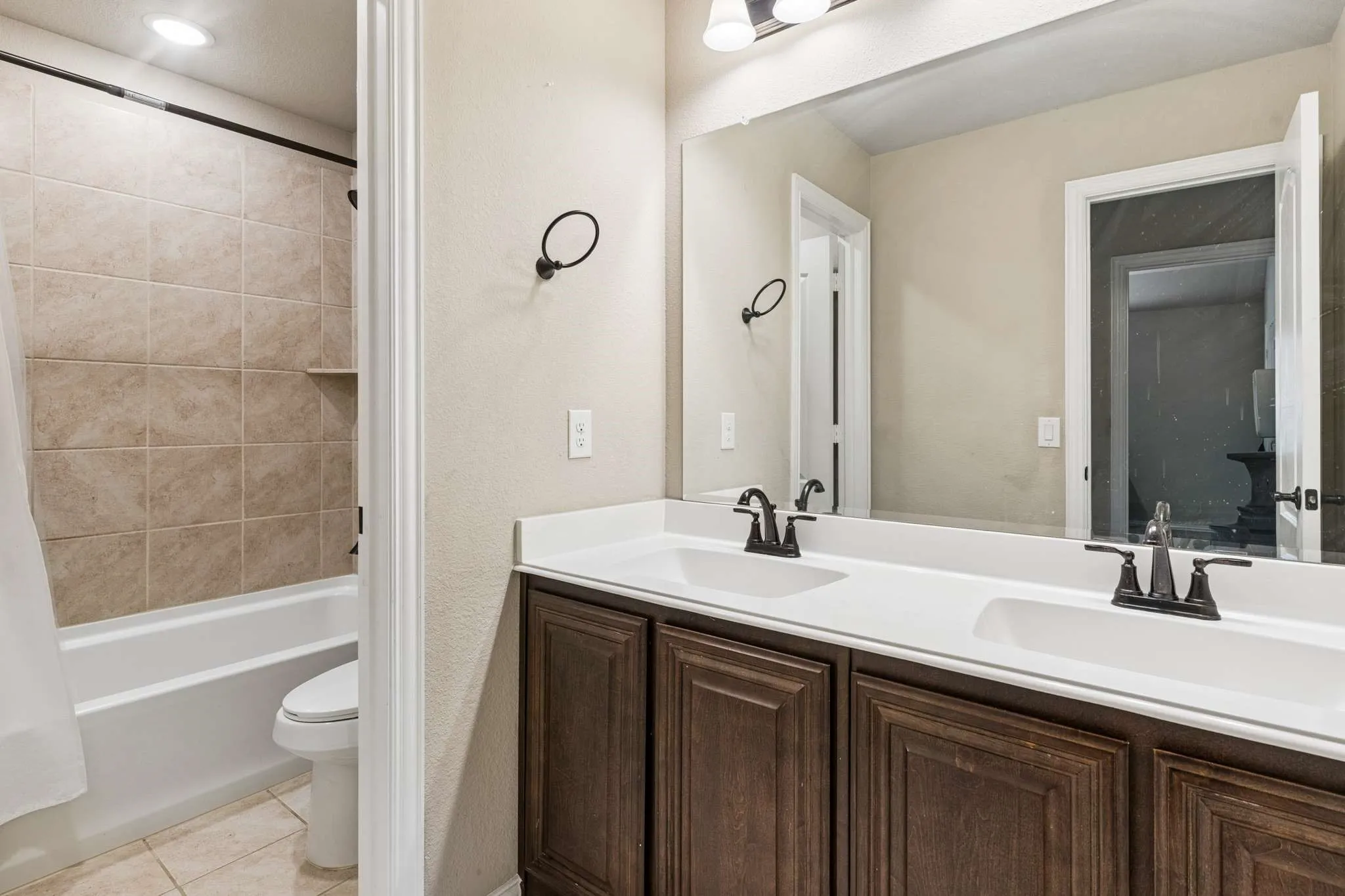 Single Family Residence For Sale in Dallas County , 3101 Summer Star Lane, Mesquite, Texas 75181, 5 Bedroom, 4 Bathroom, 2 Garage spaces, 3,241 Sqft, built in 2020, mls#21384075, Real Estate Agent in Mesquite, Homes For Sale in Dallas county, Homes For Sale in Mesquite, Realtor in Mesquite Texas, Real Estate Brokerage Independent Realty Texas, Luminita Cordes Realtor