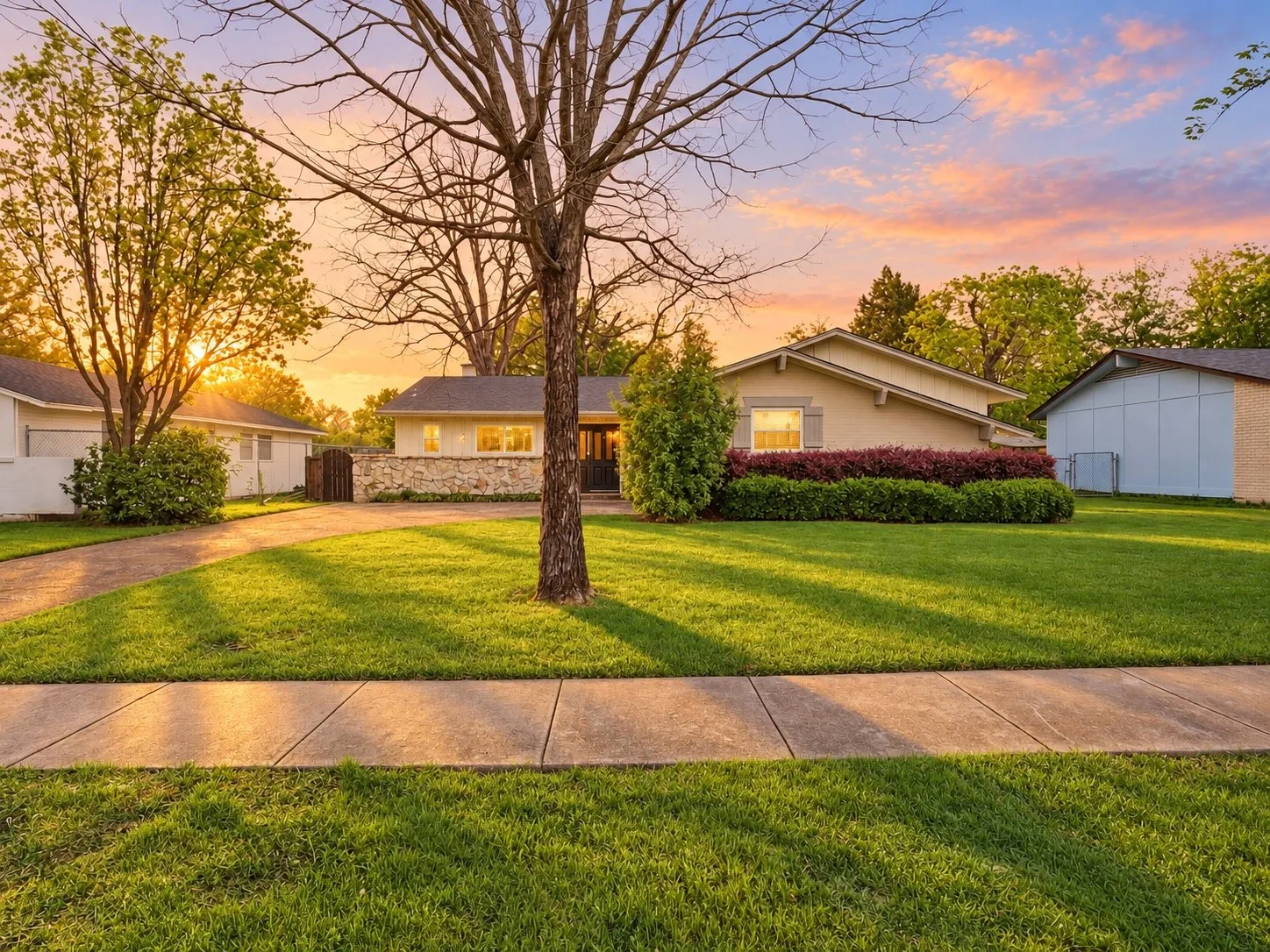 Single Family Residence For Sale in Dallas County , 732 Pinehurst Drive, Richardson, Texas 75080, 3 Bedroom, 2 Bathroom, 2 Garage spaces, 1,343 Sqft, built in 1961, mls#21382778, Real Estate Agent in Richardson, Homes For Sale in Dallas county, Homes For Sale in Richardson, Realtor in Richardson Texas, Real Estate Brokerage Independent Realty Texas, Luminita Cordes Realtor