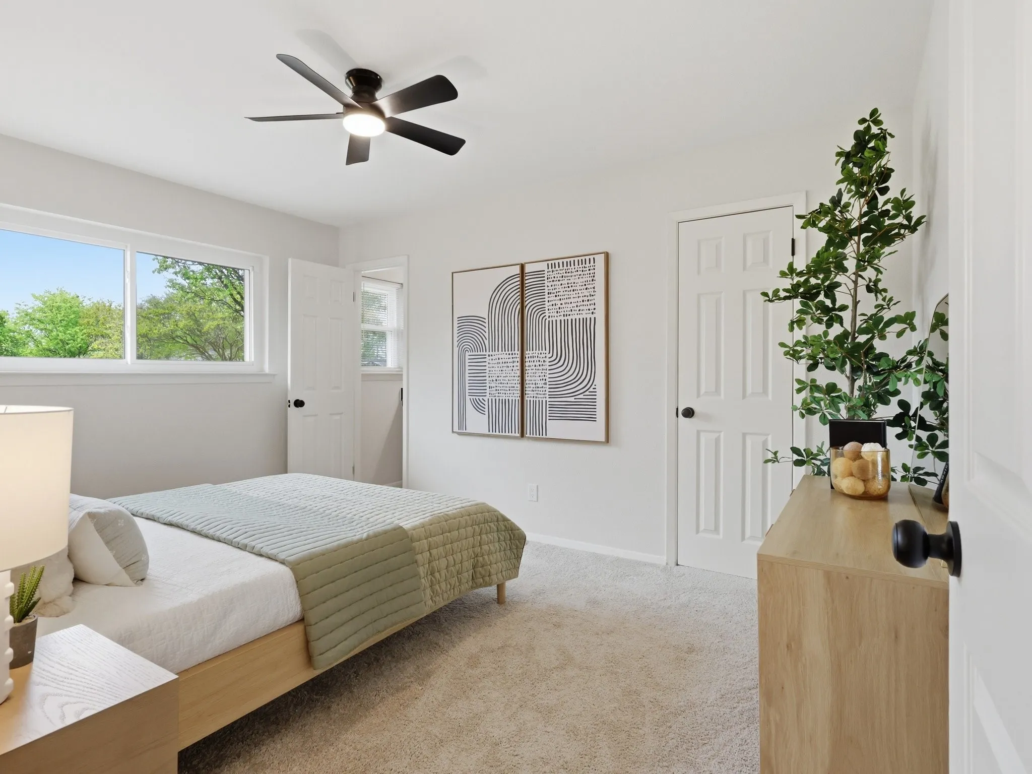 Recessed lighting with a ceiling fan, light-toned carpeting, and a window providing natural illumination