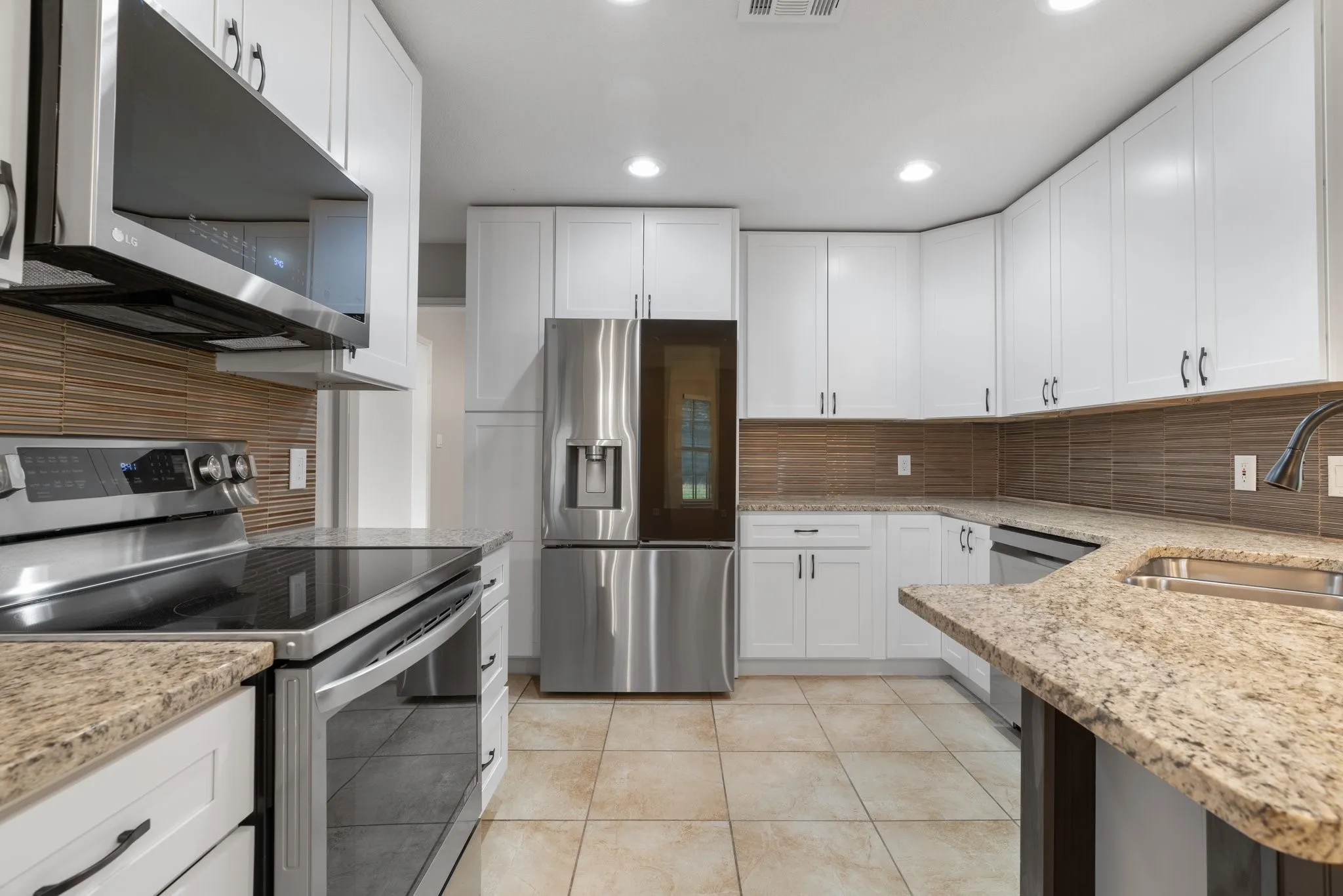 Single Family Residence For Rent in Tarrant County , 2013 Wood Trail, Azle, Texas 76020, 4 Bedroom, 2 Bathroom, 2 Garage spaces, 1,796 Sqft, built in 1995, mls#21383202, Real Estate Agent in Azle, Homes For Rent in Tarrant county, Homes For Rent in Azle, Realtor in Azle Texas, Real Estate Brokerage Independent Realty Texas, Luminita Cordes Realtor