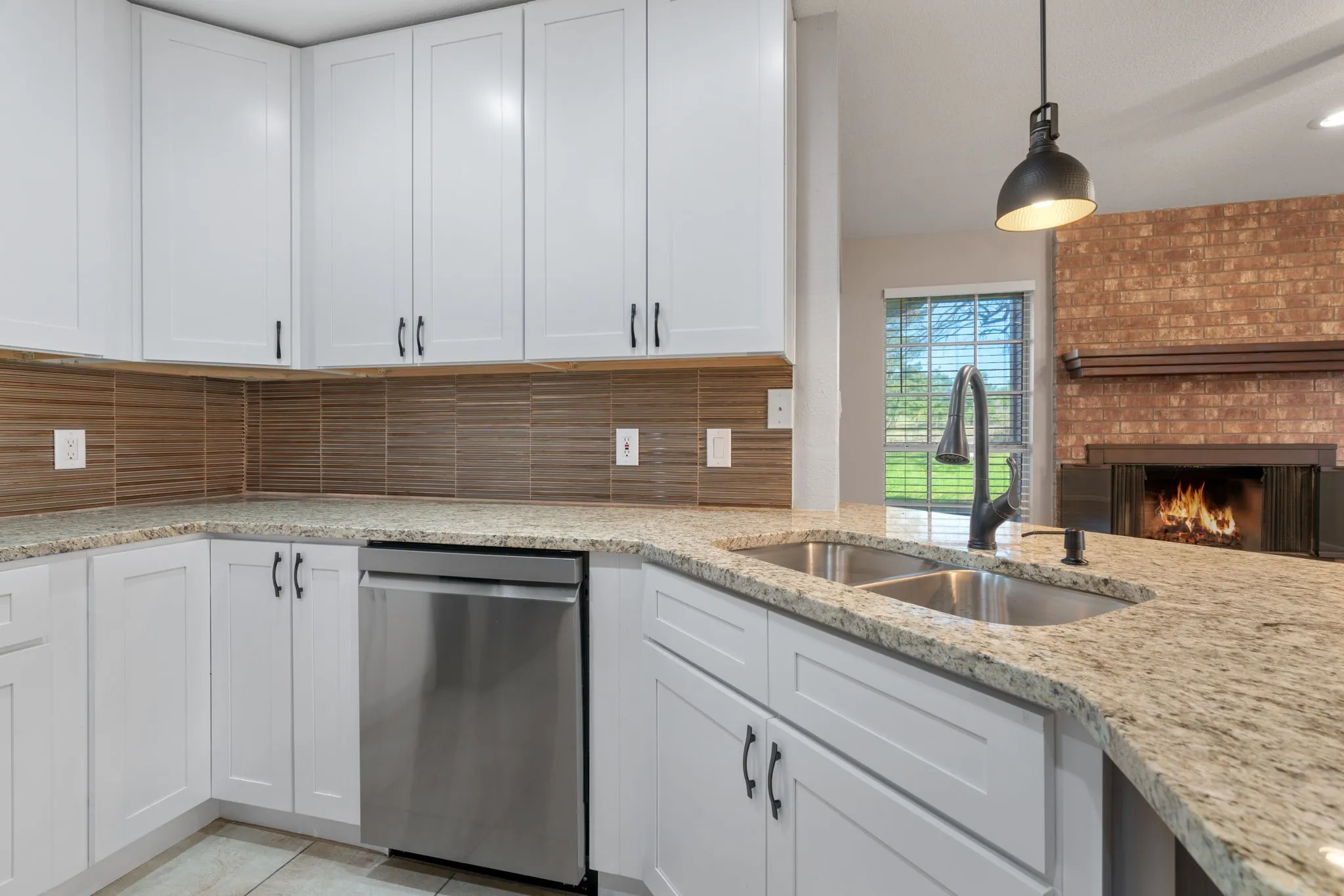 Single Family Residence For Rent in Tarrant County , 2013 Wood Trail, Azle, Texas 76020, 4 Bedroom, 2 Bathroom, 2 Garage spaces, 1,796 Sqft, built in 1995, mls#21383202, Real Estate Agent in Azle, Homes For Rent in Tarrant county, Homes For Rent in Azle, Realtor in Azle Texas, Real Estate Brokerage Independent Realty Texas, Luminita Cordes Realtor