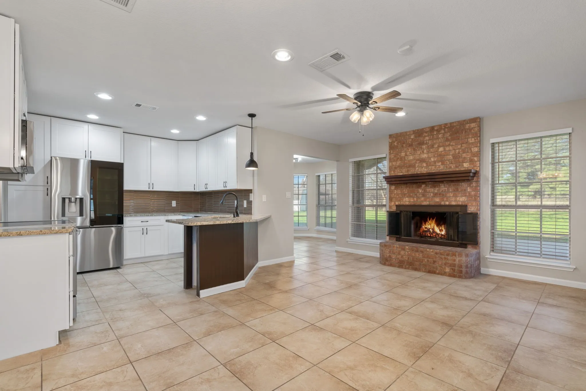 Single Family Residence For Rent in Tarrant County , 2013 Wood Trail, Azle, Texas 76020, 4 Bedroom, 2 Bathroom, 2 Garage spaces, 1,796 Sqft, built in 1995, mls#21383202, Real Estate Agent in Azle, Homes For Rent in Tarrant county, Homes For Rent in Azle, Realtor in Azle Texas, Real Estate Brokerage Independent Realty Texas, Luminita Cordes Realtor