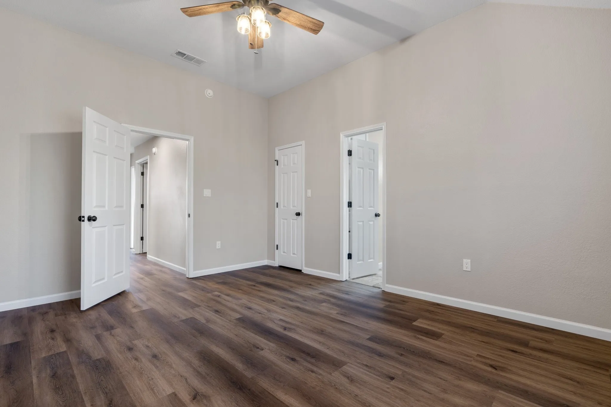 Single Family Residence For Rent in Tarrant County , 2013 Wood Trail, Azle, Texas 76020, 4 Bedroom, 2 Bathroom, 2 Garage spaces, 1,796 Sqft, built in 1995, mls#21383202, Real Estate Agent in Azle, Homes For Rent in Tarrant county, Homes For Rent in Azle, Realtor in Azle Texas, Real Estate Brokerage Independent Realty Texas, Luminita Cordes Realtor