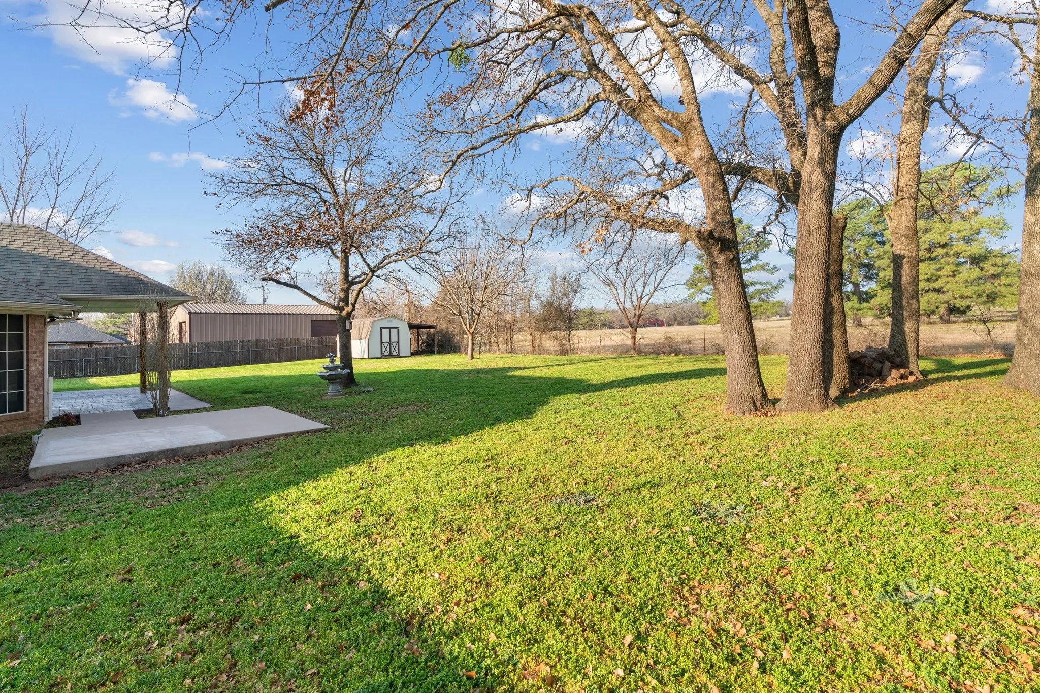 Single Family Residence For Rent in Tarrant County , 2013 Wood Trail, Azle, Texas 76020, 4 Bedroom, 2 Bathroom, 2 Garage spaces, 1,796 Sqft, built in 1995, mls#21383202, Real Estate Agent in Azle, Homes For Rent in Tarrant county, Homes For Rent in Azle, Realtor in Azle Texas, Real Estate Brokerage Independent Realty Texas, Luminita Cordes Realtor