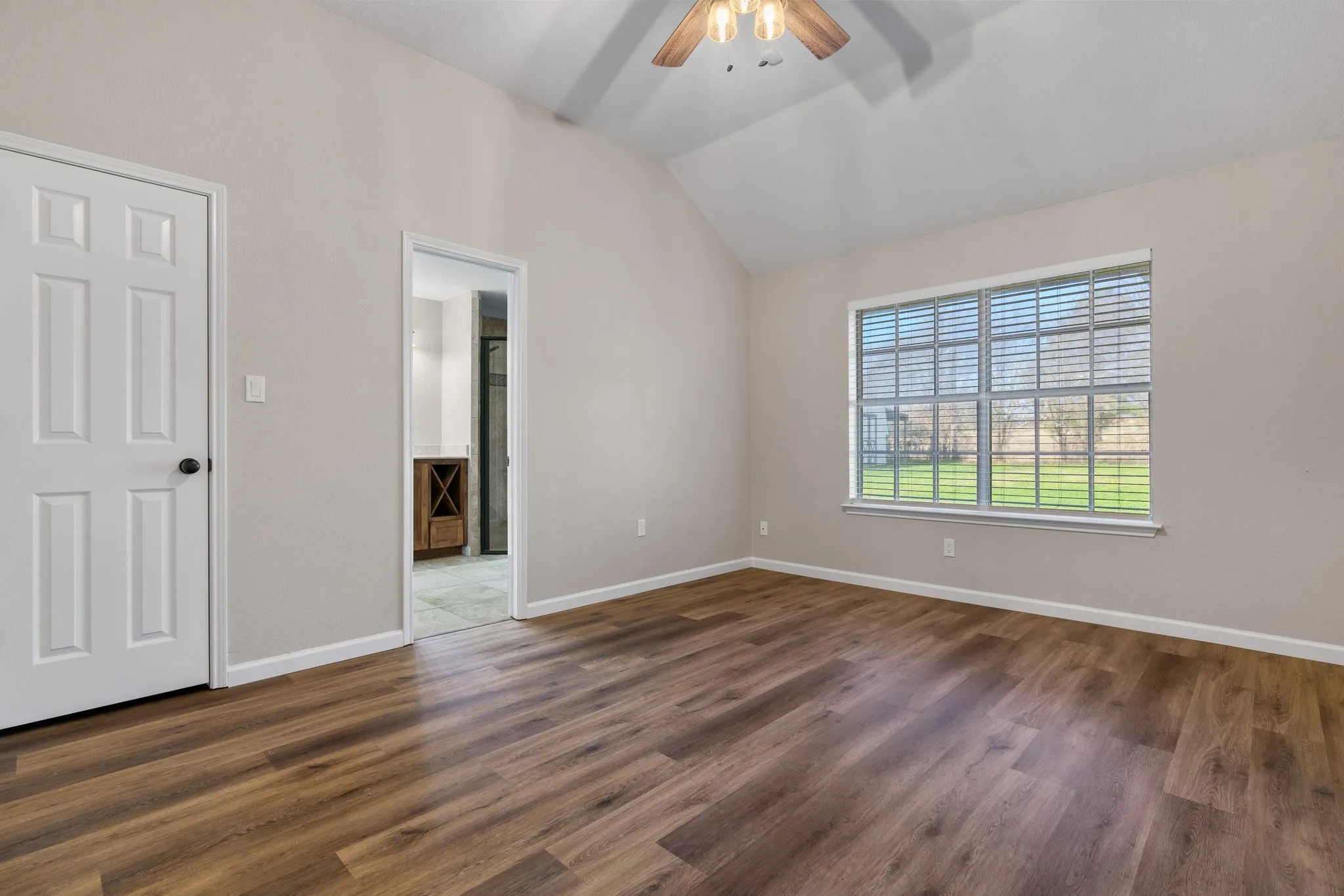 Single Family Residence For Rent in Tarrant County , 2013 Wood Trail, Azle, Texas 76020, 4 Bedroom, 2 Bathroom, 2 Garage spaces, 1,796 Sqft, built in 1995, mls#21383202, Real Estate Agent in Azle, Homes For Rent in Tarrant county, Homes For Rent in Azle, Realtor in Azle Texas, Real Estate Brokerage Independent Realty Texas, Luminita Cordes Realtor