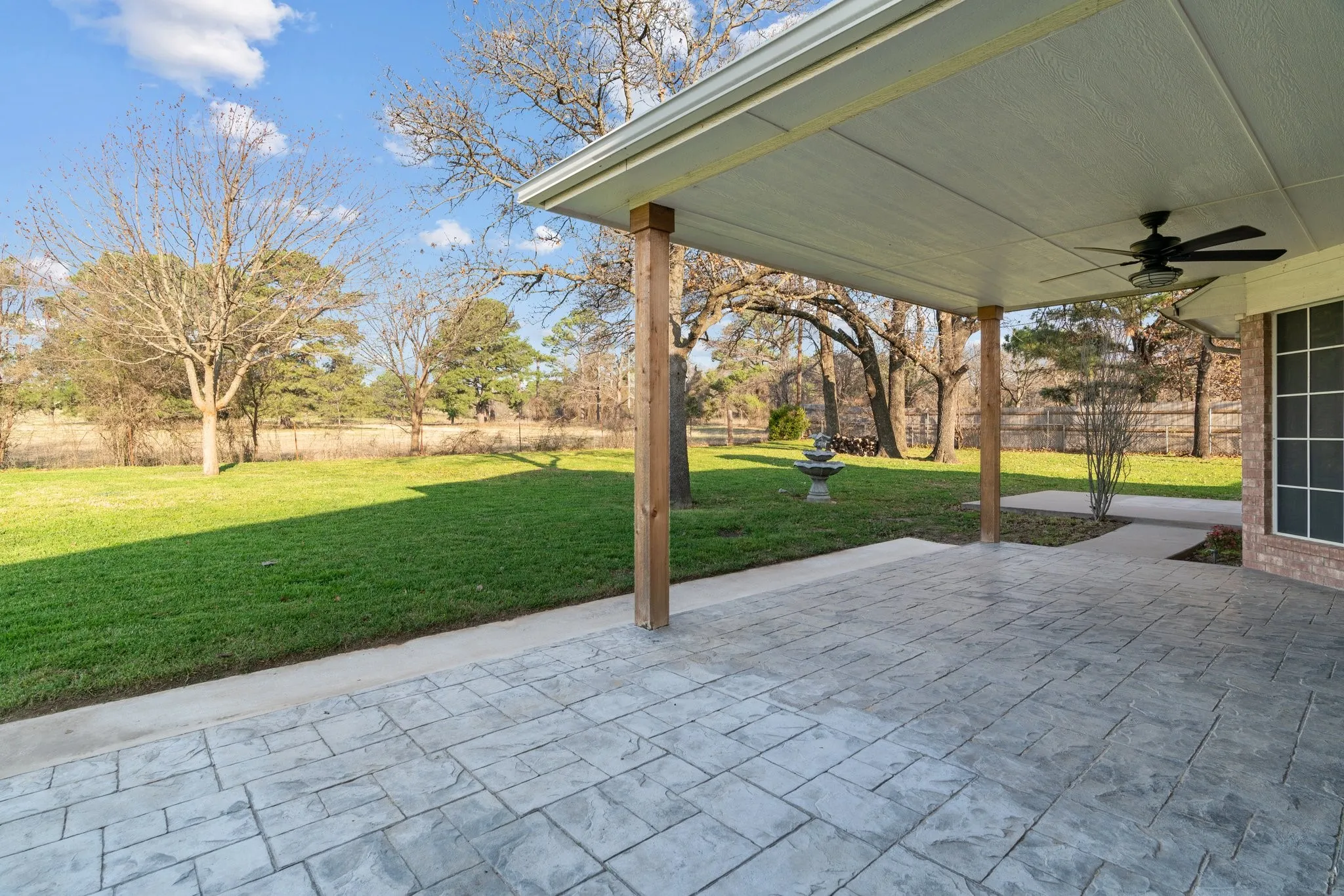 Single Family Residence For Rent in Tarrant County , 2013 Wood Trail, Azle, Texas 76020, 4 Bedroom, 2 Bathroom, 2 Garage spaces, 1,796 Sqft, built in 1995, mls#21383202, Real Estate Agent in Azle, Homes For Rent in Tarrant county, Homes For Rent in Azle, Realtor in Azle Texas, Real Estate Brokerage Independent Realty Texas, Luminita Cordes Realtor
