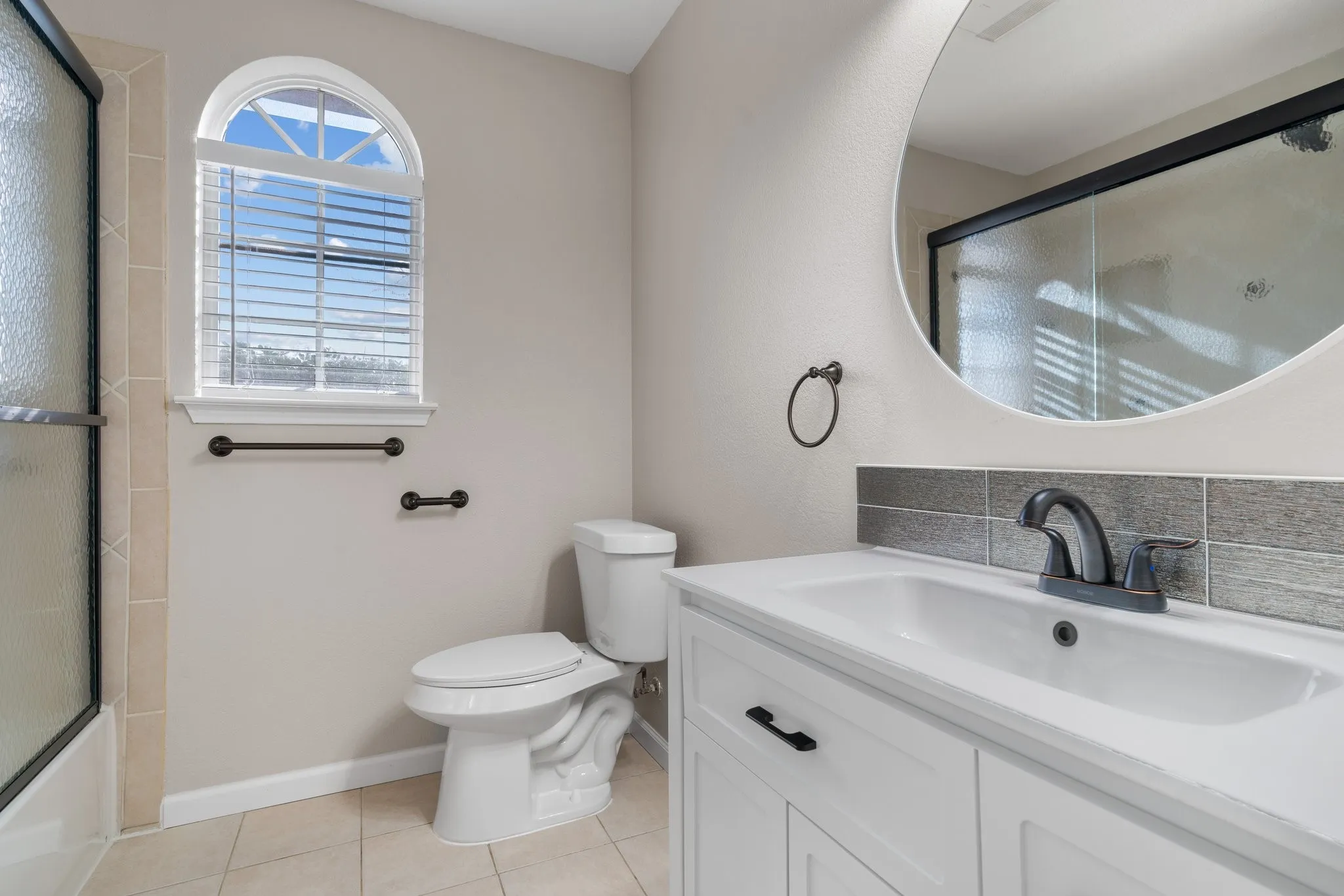 Single Family Residence For Rent in Tarrant County , 2013 Wood Trail, Azle, Texas 76020, 4 Bedroom, 2 Bathroom, 2 Garage spaces, 1,796 Sqft, built in 1995, mls#21383202, Real Estate Agent in Azle, Homes For Rent in Tarrant county, Homes For Rent in Azle, Realtor in Azle Texas, Real Estate Brokerage Independent Realty Texas, Luminita Cordes Realtor