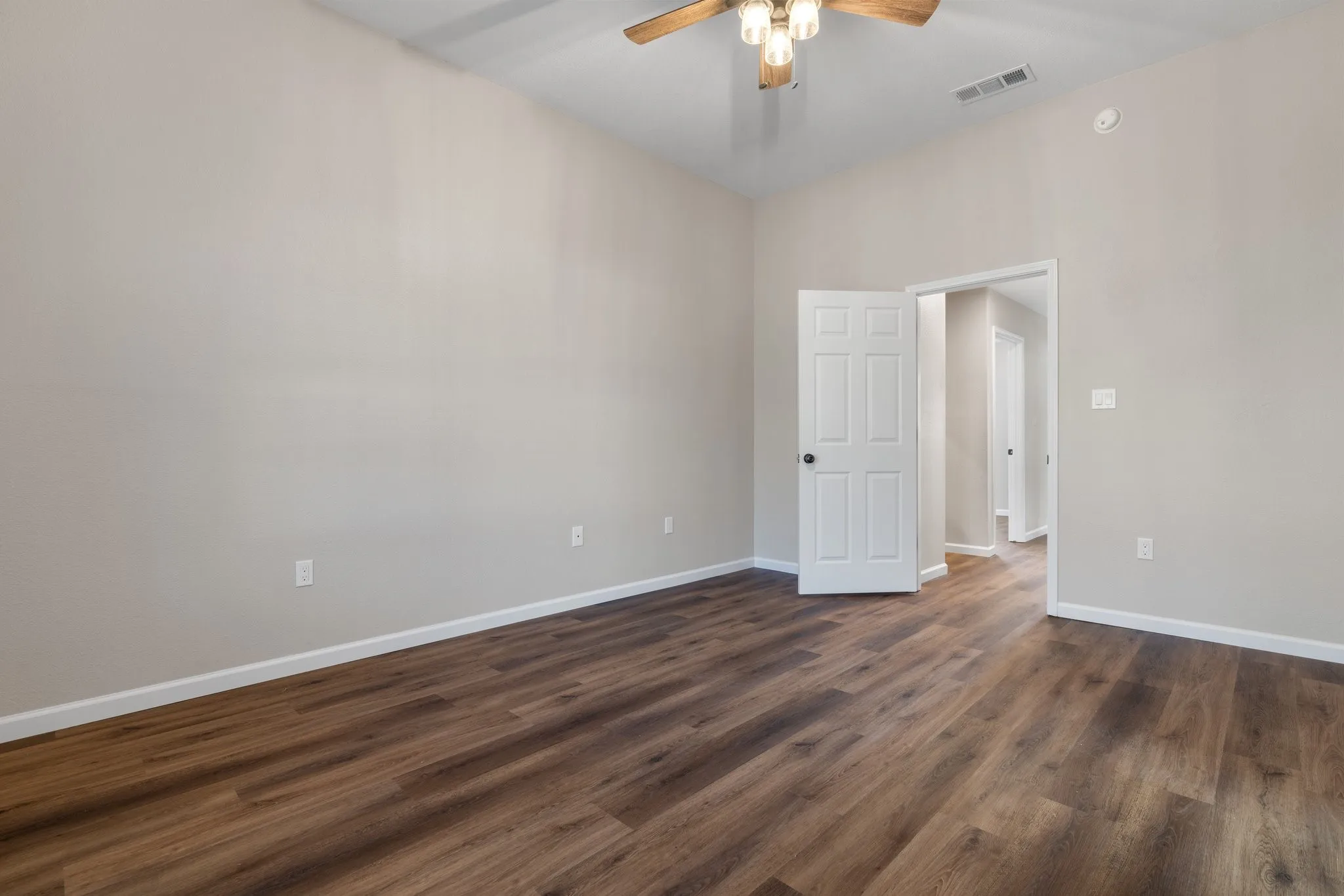 Single Family Residence For Rent in Tarrant County , 2013 Wood Trail, Azle, Texas 76020, 4 Bedroom, 2 Bathroom, 2 Garage spaces, 1,796 Sqft, built in 1995, mls#21383202, Real Estate Agent in Azle, Homes For Rent in Tarrant county, Homes For Rent in Azle, Realtor in Azle Texas, Real Estate Brokerage Independent Realty Texas, Luminita Cordes Realtor