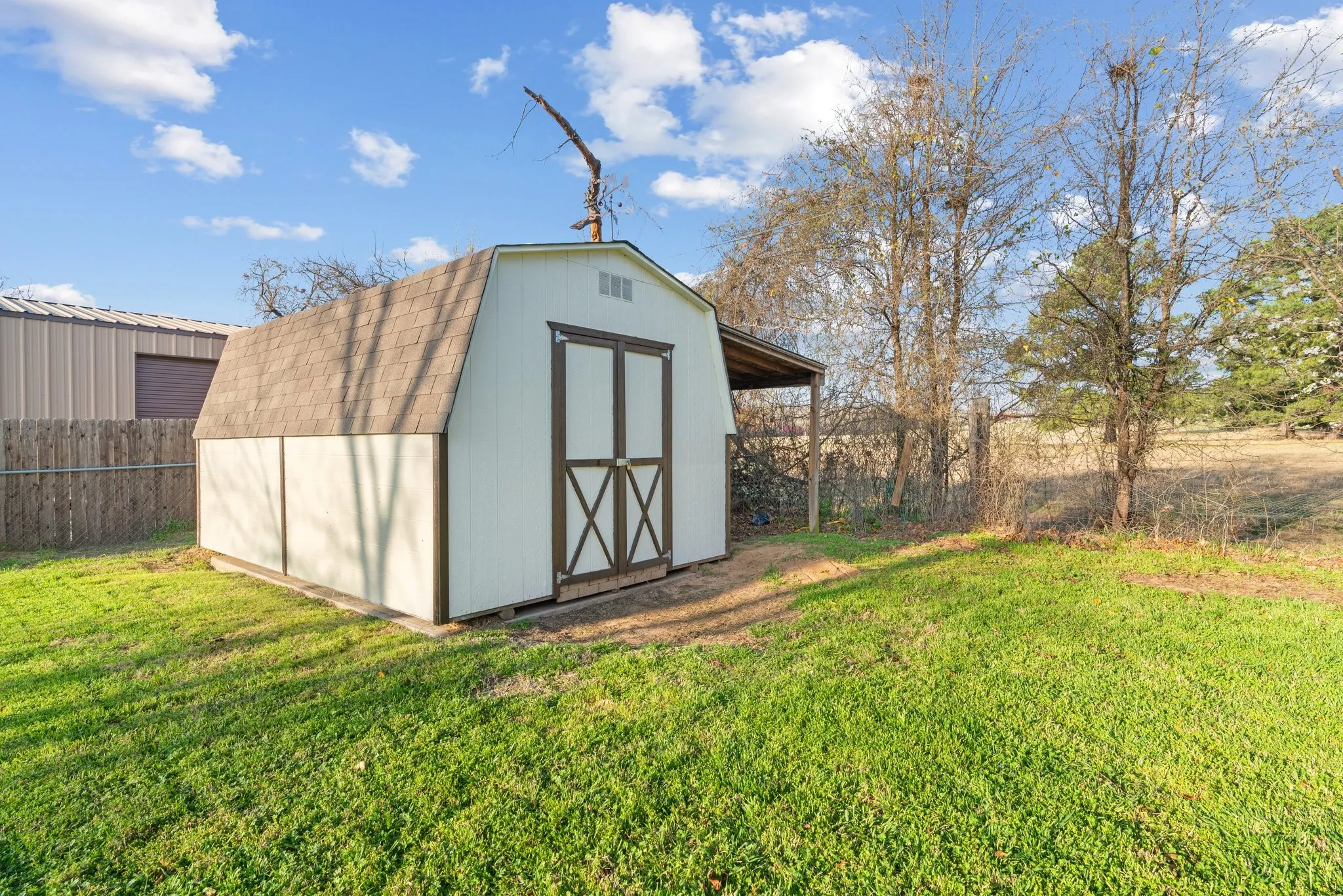 Single Family Residence For Rent in Tarrant County , 2013 Wood Trail, Azle, Texas 76020, 4 Bedroom, 2 Bathroom, 2 Garage spaces, 1,796 Sqft, built in 1995, mls#21383202, Real Estate Agent in Azle, Homes For Rent in Tarrant county, Homes For Rent in Azle, Realtor in Azle Texas, Real Estate Brokerage Independent Realty Texas, Luminita Cordes Realtor