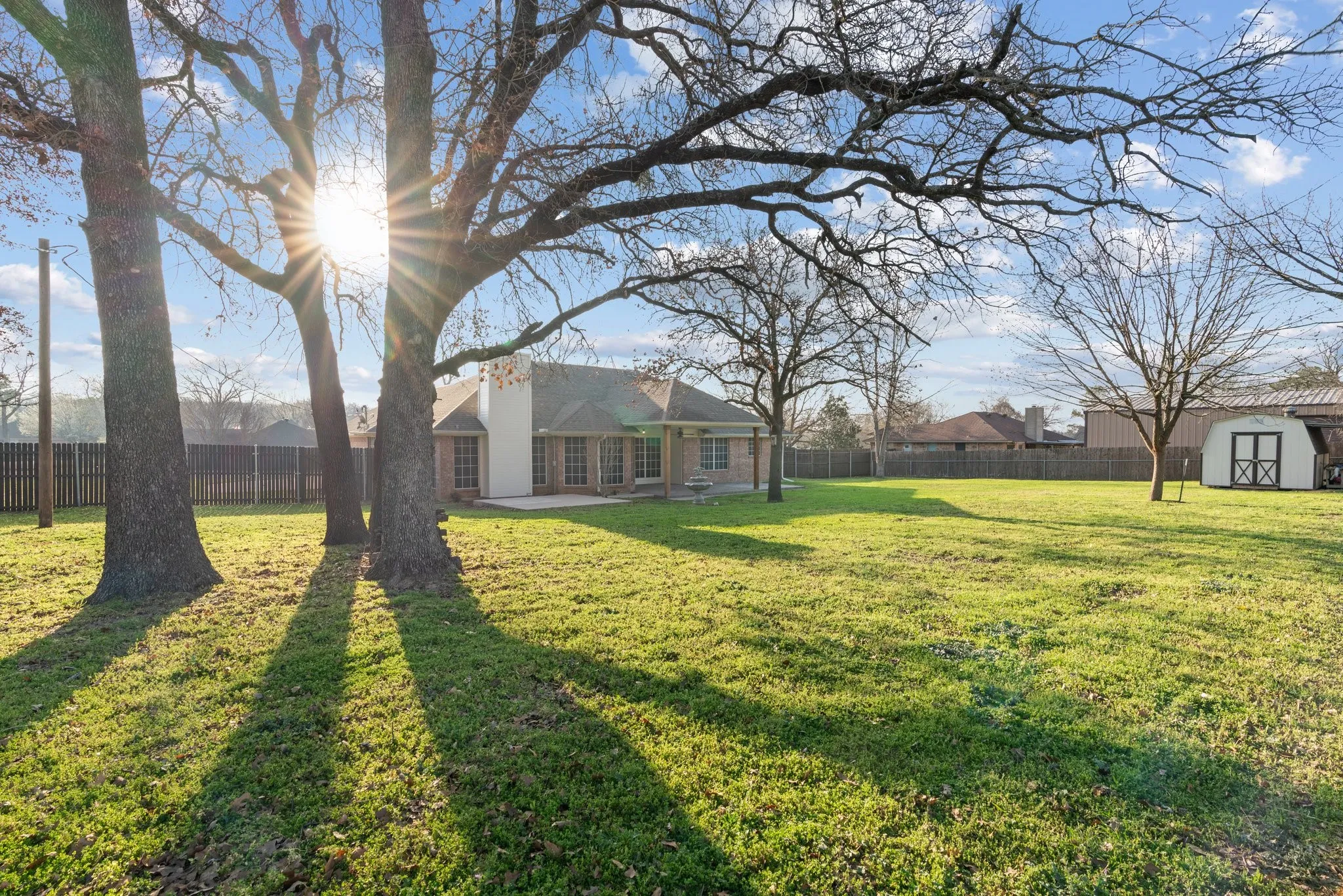 Single Family Residence For Rent in Tarrant County , 2013 Wood Trail, Azle, Texas 76020, 4 Bedroom, 2 Bathroom, 2 Garage spaces, 1,796 Sqft, built in 1995, mls#21383202, Real Estate Agent in Azle, Homes For Rent in Tarrant county, Homes For Rent in Azle, Realtor in Azle Texas, Real Estate Brokerage Independent Realty Texas, Luminita Cordes Realtor