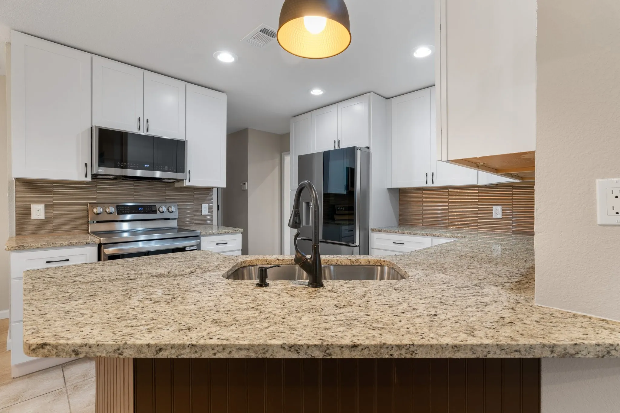 Single Family Residence For Rent in Tarrant County , 2013 Wood Trail, Azle, Texas 76020, 4 Bedroom, 2 Bathroom, 2 Garage spaces, 1,796 Sqft, built in 1995, mls#21383202, Real Estate Agent in Azle, Homes For Rent in Tarrant county, Homes For Rent in Azle, Realtor in Azle Texas, Real Estate Brokerage Independent Realty Texas, Luminita Cordes Realtor