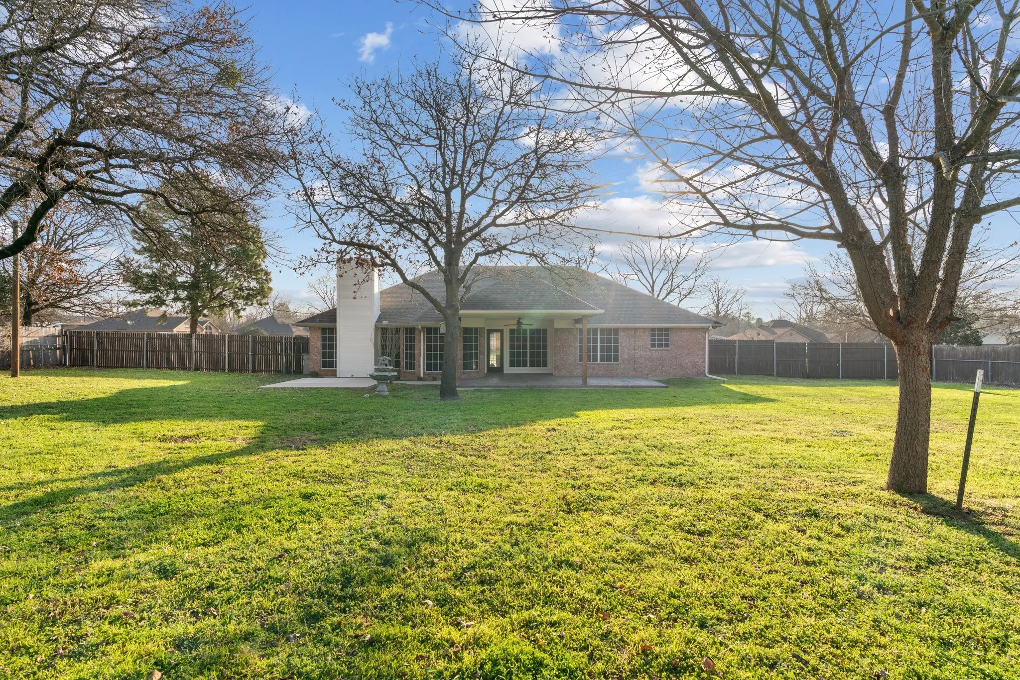 Single Family Residence For Rent in Tarrant County , 2013 Wood Trail, Azle, Texas 76020, 4 Bedroom, 2 Bathroom, 2 Garage spaces, 1,796 Sqft, built in 1995, mls#21383202, Real Estate Agent in Azle, Homes For Rent in Tarrant county, Homes For Rent in Azle, Realtor in Azle Texas, Real Estate Brokerage Independent Realty Texas, Luminita Cordes Realtor