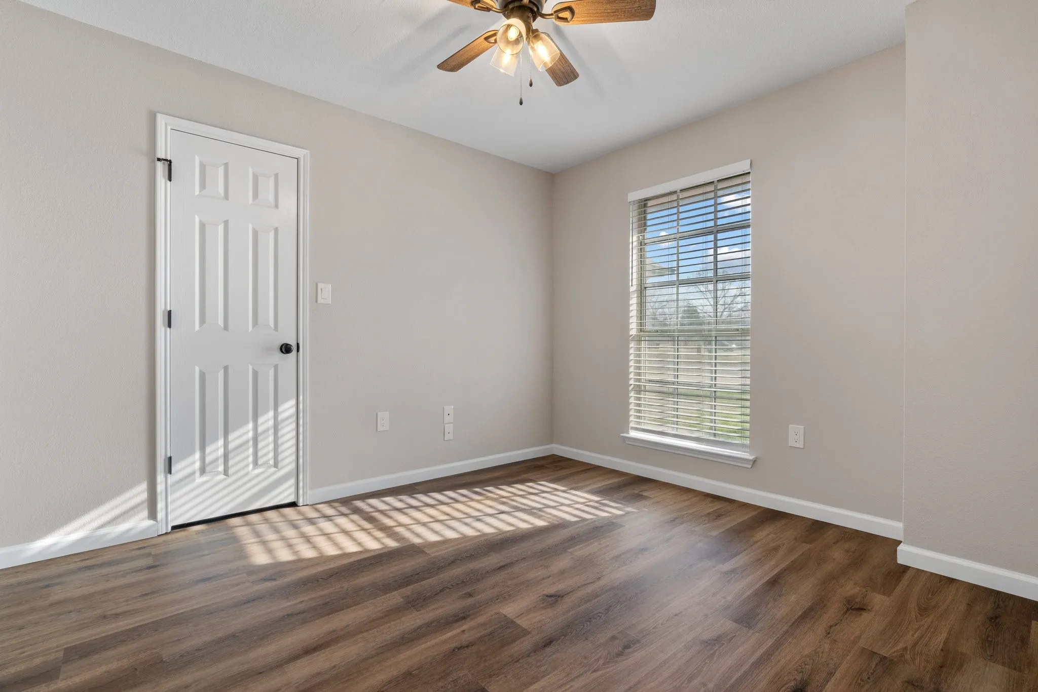 Single Family Residence For Rent in Tarrant County , 2013 Wood Trail, Azle, Texas 76020, 4 Bedroom, 2 Bathroom, 2 Garage spaces, 1,796 Sqft, built in 1995, mls#21383202, Real Estate Agent in Azle, Homes For Rent in Tarrant county, Homes For Rent in Azle, Realtor in Azle Texas, Real Estate Brokerage Independent Realty Texas, Luminita Cordes Realtor