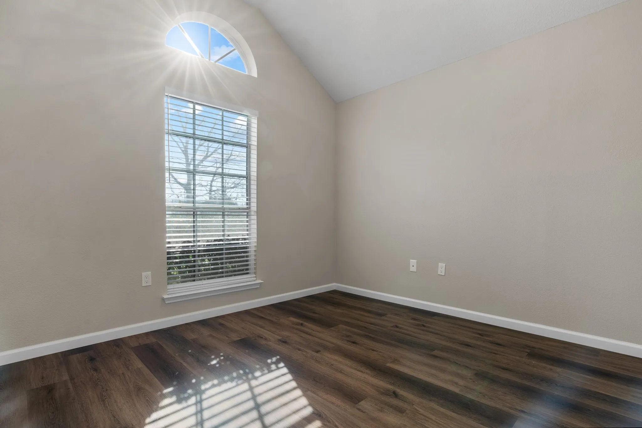 Single Family Residence For Rent in Tarrant County , 2013 Wood Trail, Azle, Texas 76020, 4 Bedroom, 2 Bathroom, 2 Garage spaces, 1,796 Sqft, built in 1995, mls#21383202, Real Estate Agent in Azle, Homes For Rent in Tarrant county, Homes For Rent in Azle, Realtor in Azle Texas, Real Estate Brokerage Independent Realty Texas, Luminita Cordes Realtor