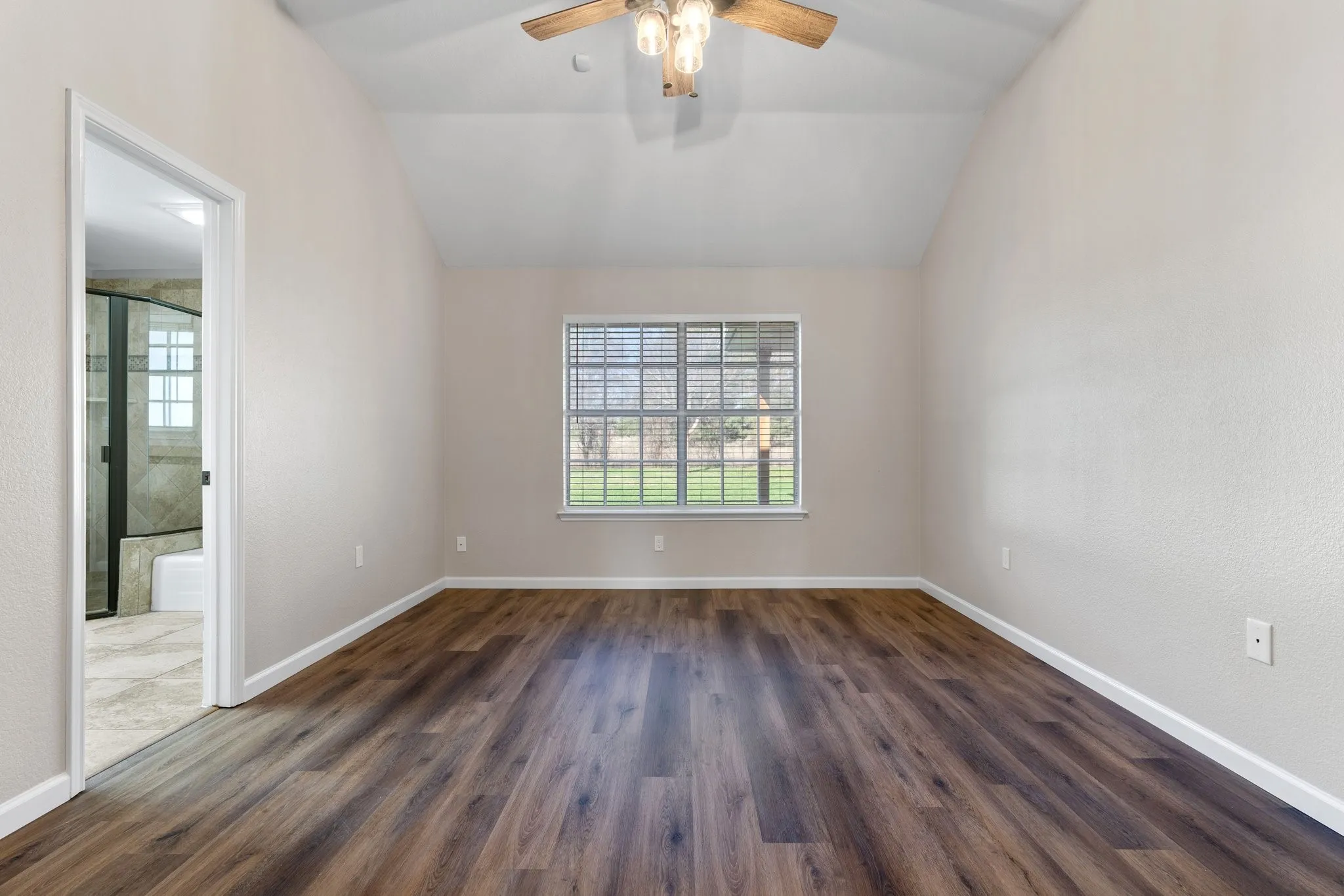 Single Family Residence For Rent in Tarrant County , 2013 Wood Trail, Azle, Texas 76020, 4 Bedroom, 2 Bathroom, 2 Garage spaces, 1,796 Sqft, built in 1995, mls#21383202, Real Estate Agent in Azle, Homes For Rent in Tarrant county, Homes For Rent in Azle, Realtor in Azle Texas, Real Estate Brokerage Independent Realty Texas, Luminita Cordes Realtor