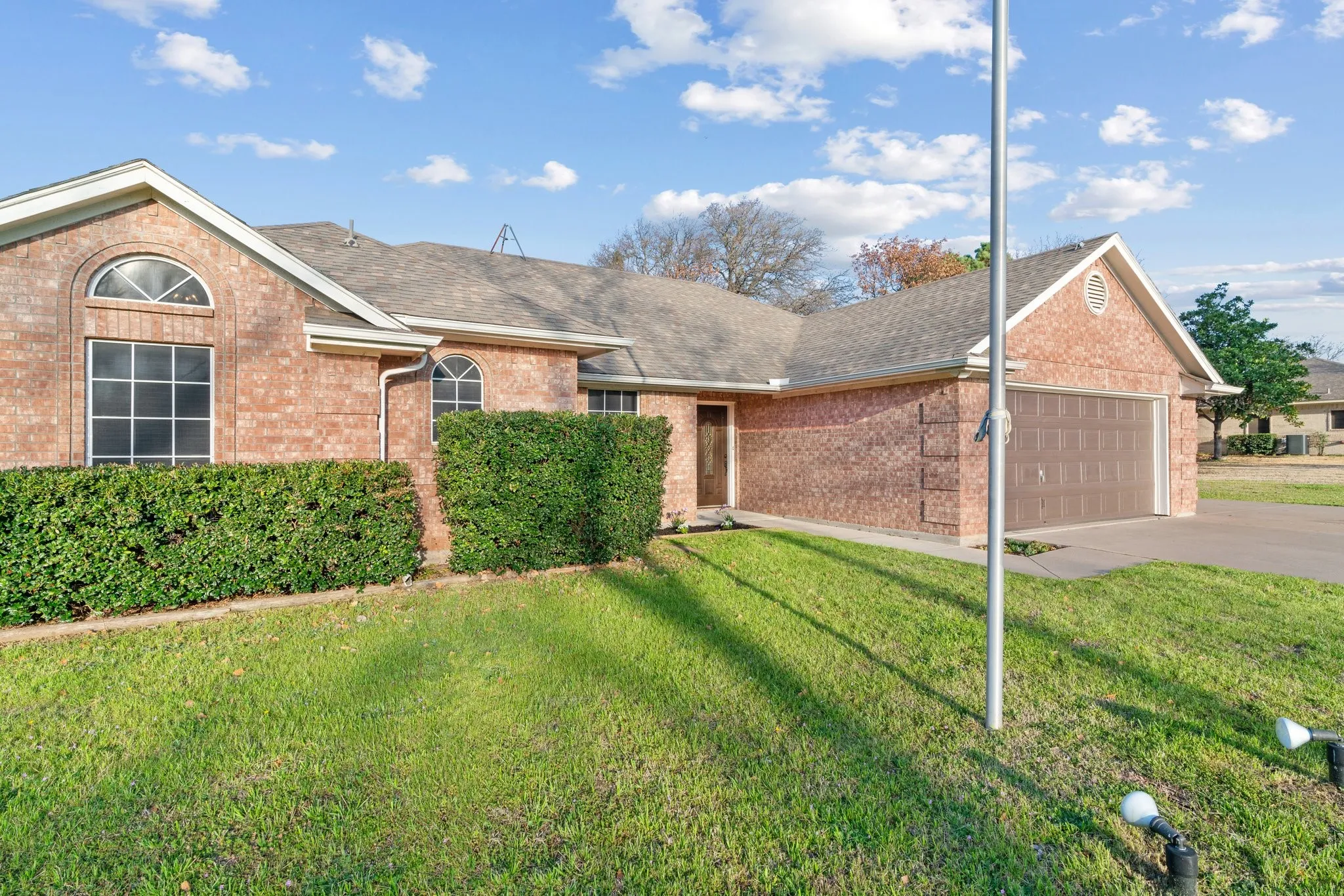 Single Family Residence For Rent in Tarrant County , 2013 Wood Trail, Azle, Texas 76020, 4 Bedroom, 2 Bathroom, 2 Garage spaces, 1,796 Sqft, built in 1995, mls#21383202, Real Estate Agent in Azle, Homes For Rent in Tarrant county, Homes For Rent in Azle, Realtor in Azle Texas, Real Estate Brokerage Independent Realty Texas, Luminita Cordes Realtor