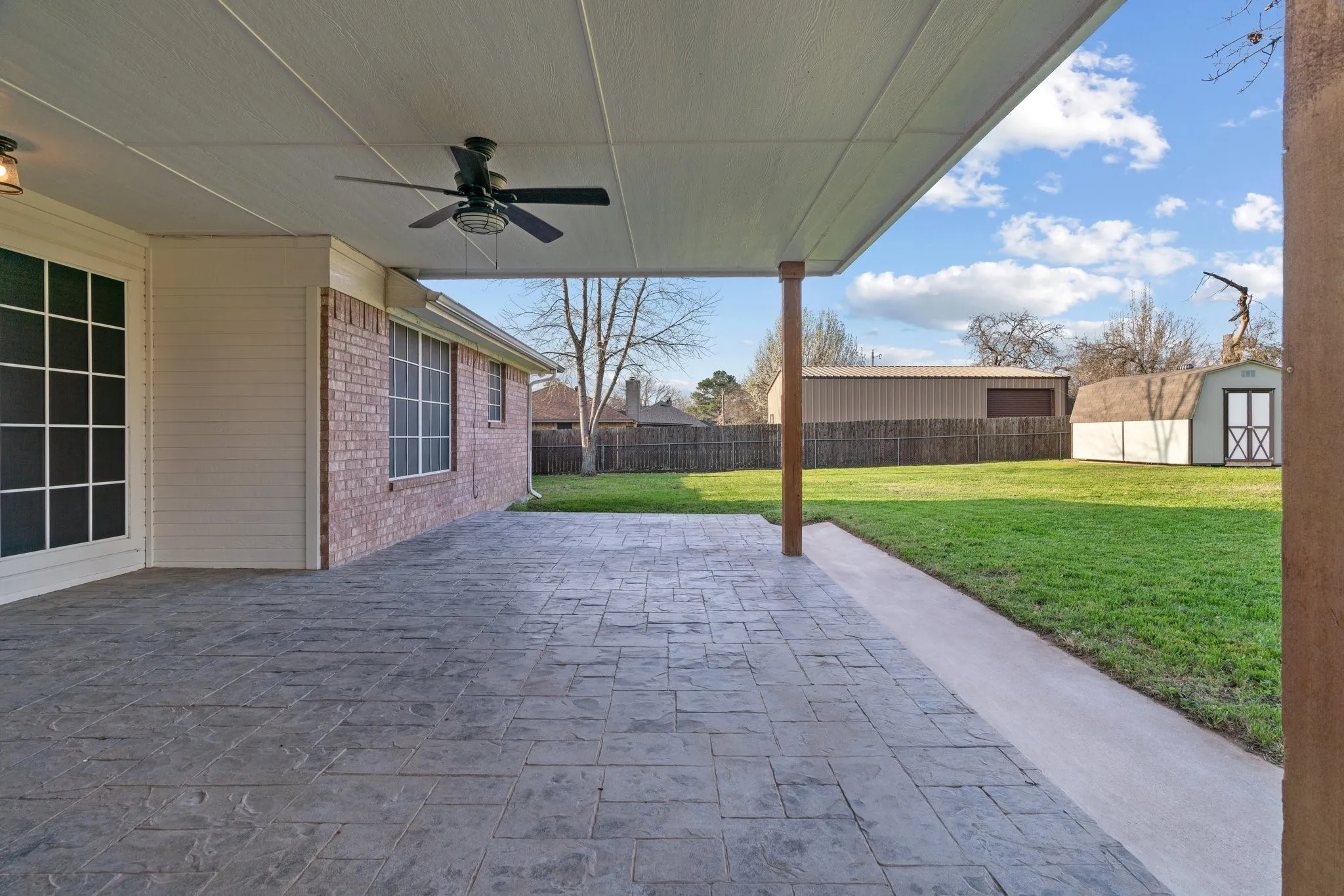 Single Family Residence For Rent in Tarrant County , 2013 Wood Trail, Azle, Texas 76020, 4 Bedroom, 2 Bathroom, 2 Garage spaces, 1,796 Sqft, built in 1995, mls#21383202, Real Estate Agent in Azle, Homes For Rent in Tarrant county, Homes For Rent in Azle, Realtor in Azle Texas, Real Estate Brokerage Independent Realty Texas, Luminita Cordes Realtor