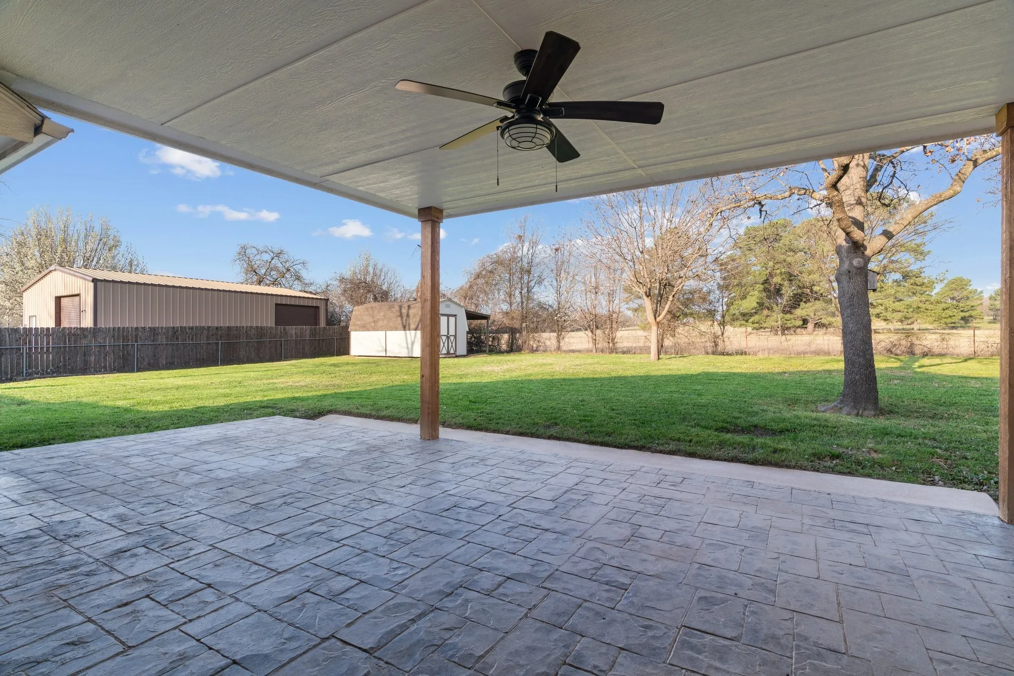 Single Family Residence For Rent in Tarrant County , 2013 Wood Trail, Azle, Texas 76020, 4 Bedroom, 2 Bathroom, 2 Garage spaces, 1,796 Sqft, built in 1995, mls#21383202, Real Estate Agent in Azle, Homes For Rent in Tarrant county, Homes For Rent in Azle, Realtor in Azle Texas, Real Estate Brokerage Independent Realty Texas, Luminita Cordes Realtor