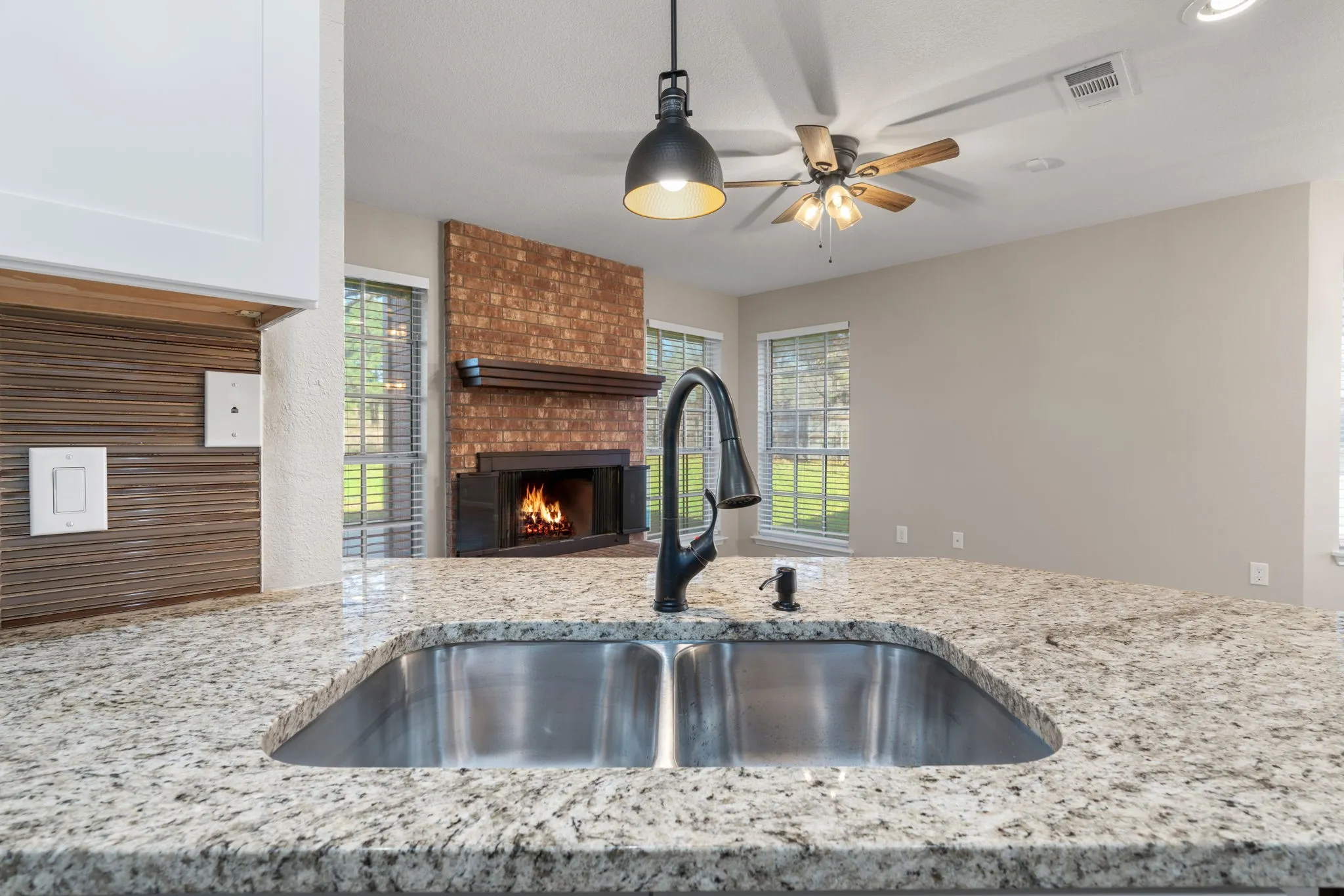 Single Family Residence For Rent in Tarrant County , 2013 Wood Trail, Azle, Texas 76020, 4 Bedroom, 2 Bathroom, 2 Garage spaces, 1,796 Sqft, built in 1995, mls#21383202, Real Estate Agent in Azle, Homes For Rent in Tarrant county, Homes For Rent in Azle, Realtor in Azle Texas, Real Estate Brokerage Independent Realty Texas, Luminita Cordes Realtor