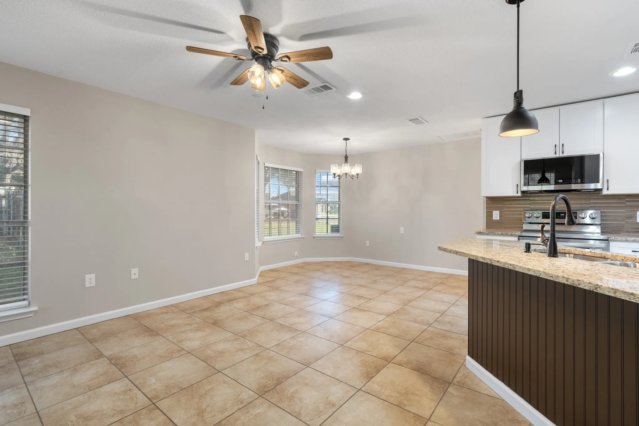 Single Family Residence For Rent in Tarrant County , 2013 Wood Trail, Azle, Texas 76020, 4 Bedroom, 2 Bathroom, 2 Garage spaces, 1,796 Sqft, built in 1995, mls#21383202, Real Estate Agent in Azle, Homes For Rent in Tarrant county, Homes For Rent in Azle, Realtor in Azle Texas, Real Estate Brokerage Independent Realty Texas, Luminita Cordes Realtor