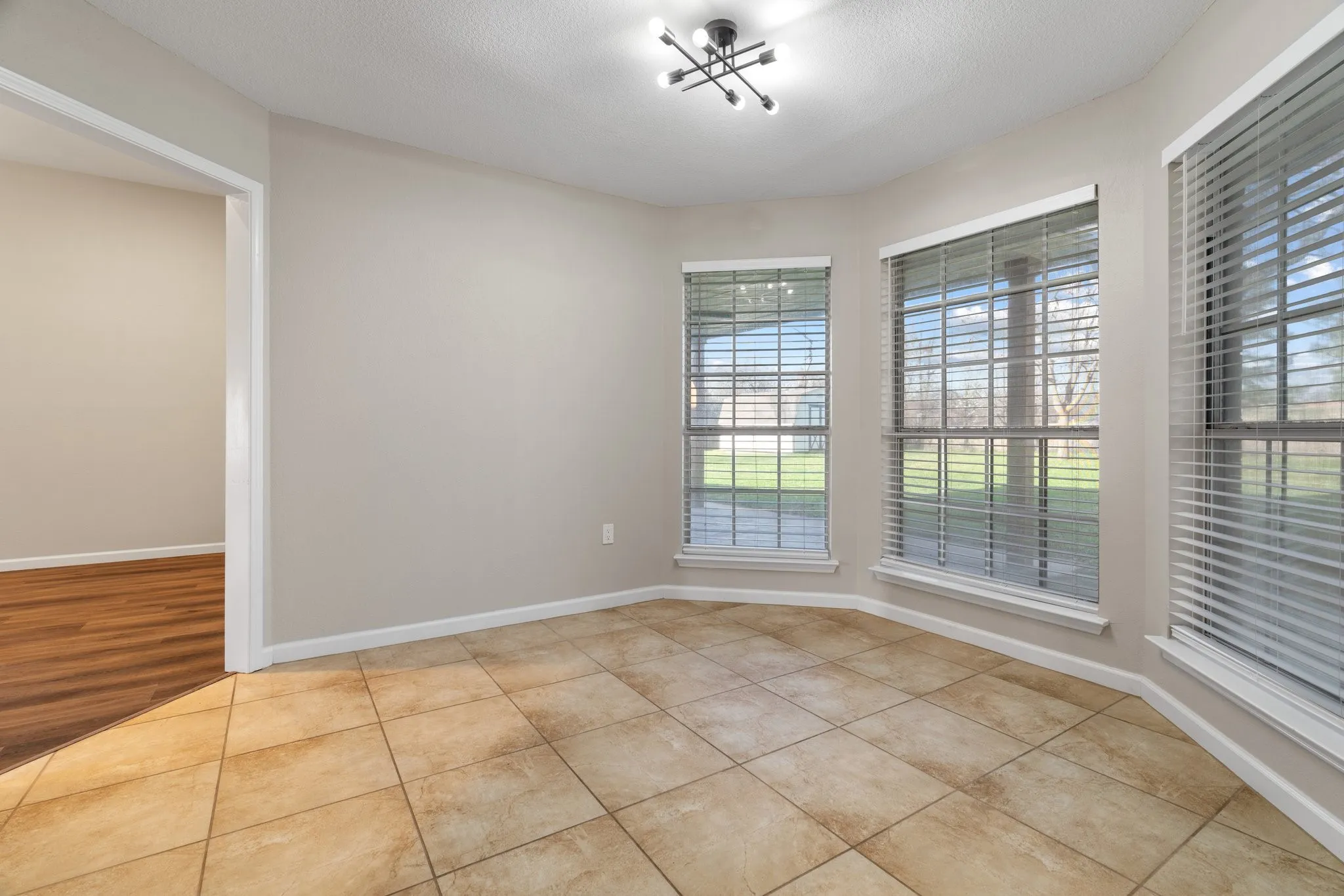 Single Family Residence For Rent in Tarrant County , 2013 Wood Trail, Azle, Texas 76020, 4 Bedroom, 2 Bathroom, 2 Garage spaces, 1,796 Sqft, built in 1995, mls#21383202, Real Estate Agent in Azle, Homes For Rent in Tarrant county, Homes For Rent in Azle, Realtor in Azle Texas, Real Estate Brokerage Independent Realty Texas, Luminita Cordes Realtor