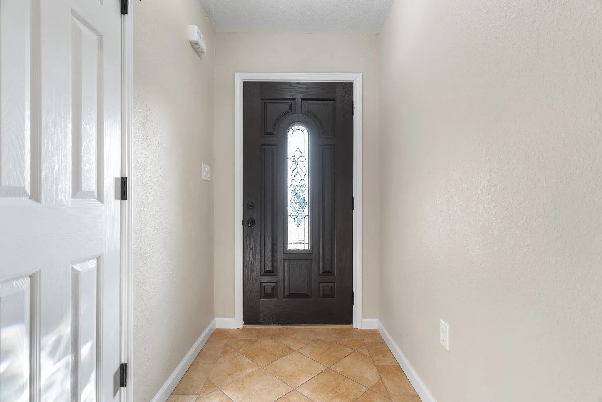 Single Family Residence For Rent in Tarrant County , 2013 Wood Trail, Azle, Texas 76020, 4 Bedroom, 2 Bathroom, 2 Garage spaces, 1,796 Sqft, built in 1995, mls#21383202, Real Estate Agent in Azle, Homes For Rent in Tarrant county, Homes For Rent in Azle, Realtor in Azle Texas, Real Estate Brokerage Independent Realty Texas, Luminita Cordes Realtor