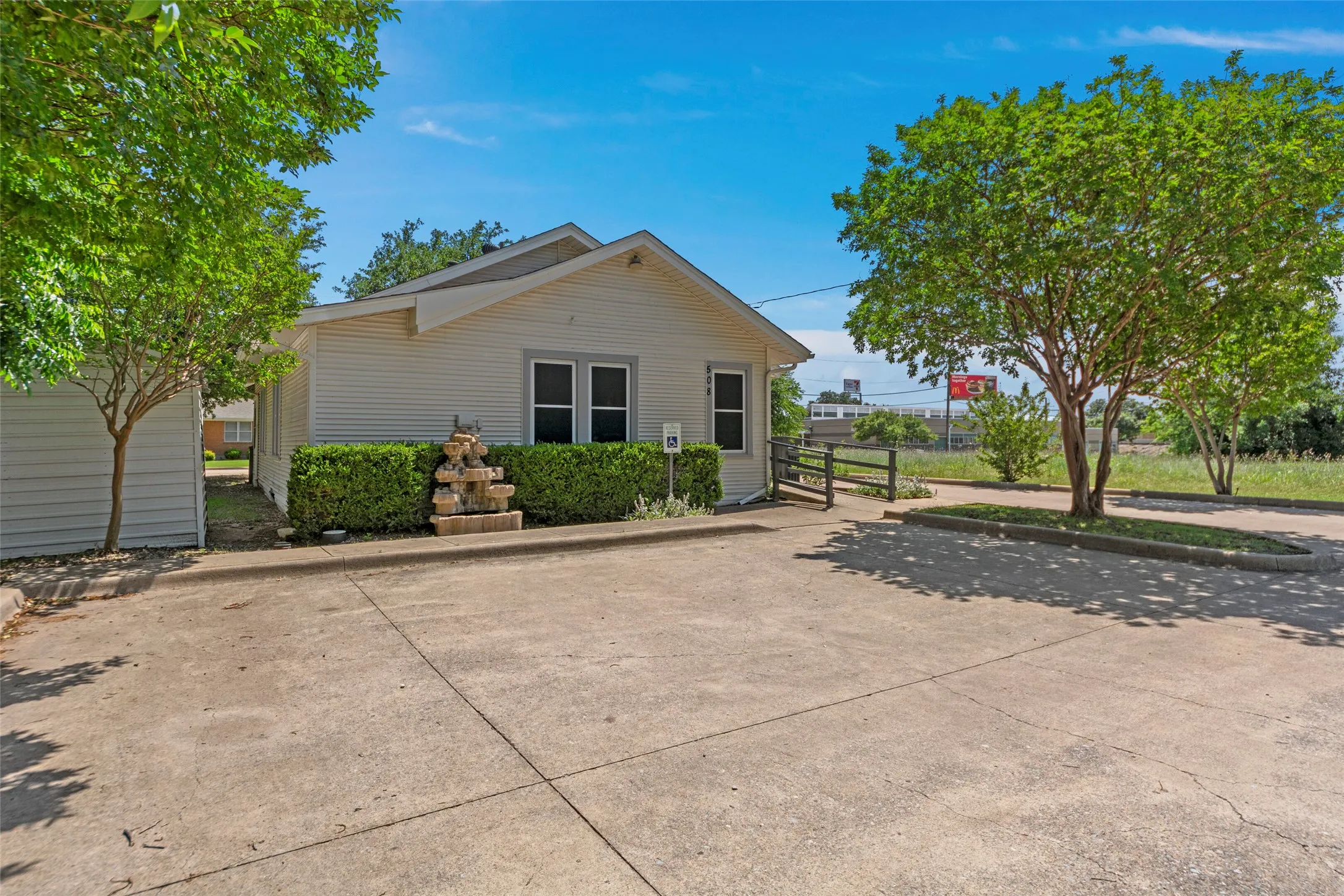 Office For Rent in Collin County , 508 W Main Street, Allen, Texas 75013, 0, 0, Garage spaces, 0 Sqft, built in 1965, mls#21384083, Real Estate Agent in Allen, Homes For Rent in Collin county, Homes For Rent in Allen, Realtor in Allen Texas, Real Estate Brokerage Independent Realty Texas, Luminita Cordes Realtor