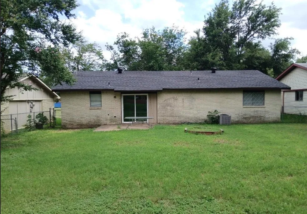 Single Family Residence For Rent in Dallas County , 1110 Cielo Vista Drive, Grand Prairie, Texas 75052, 3 Bedroom, 2 Bathroom, 1 Garage spaces, 1,348 Sqft, built in 1972, mls#21384084, Real Estate Agent in Grand Prairie, Homes For Rent in Dallas county, Homes For Rent in Grand Prairie, Realtor in Grand Prairie Texas, Real Estate Brokerage Independent Realty Texas, Luminita Cordes Realtor