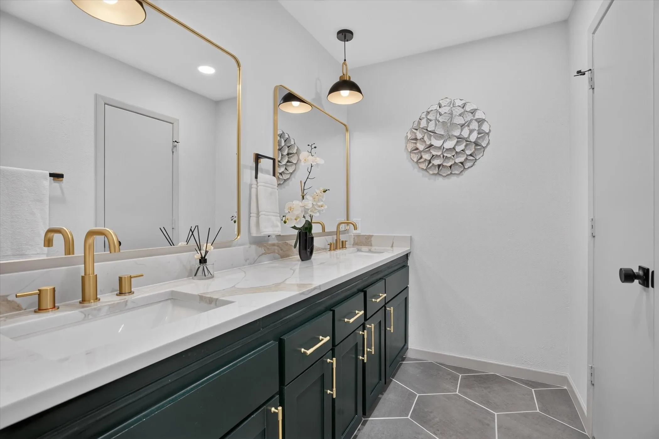 Single Family Residence For Sale in Tarrant County , 5817 Stone Drive, North Richland Hills, Texas 76180, 3 Bedroom, 2 Bathroom, 2 Garage spaces, 1,662 Sqft, built in 1976, mls#21384070, Real Estate Agent in North Richland Hills, Homes For Sale in Tarrant county, Homes For Sale in North Richland Hills, Realtor in North Richland Hills Texas, Real Estate Brokerage Independent Realty Texas, Luminita Cordes Realtor