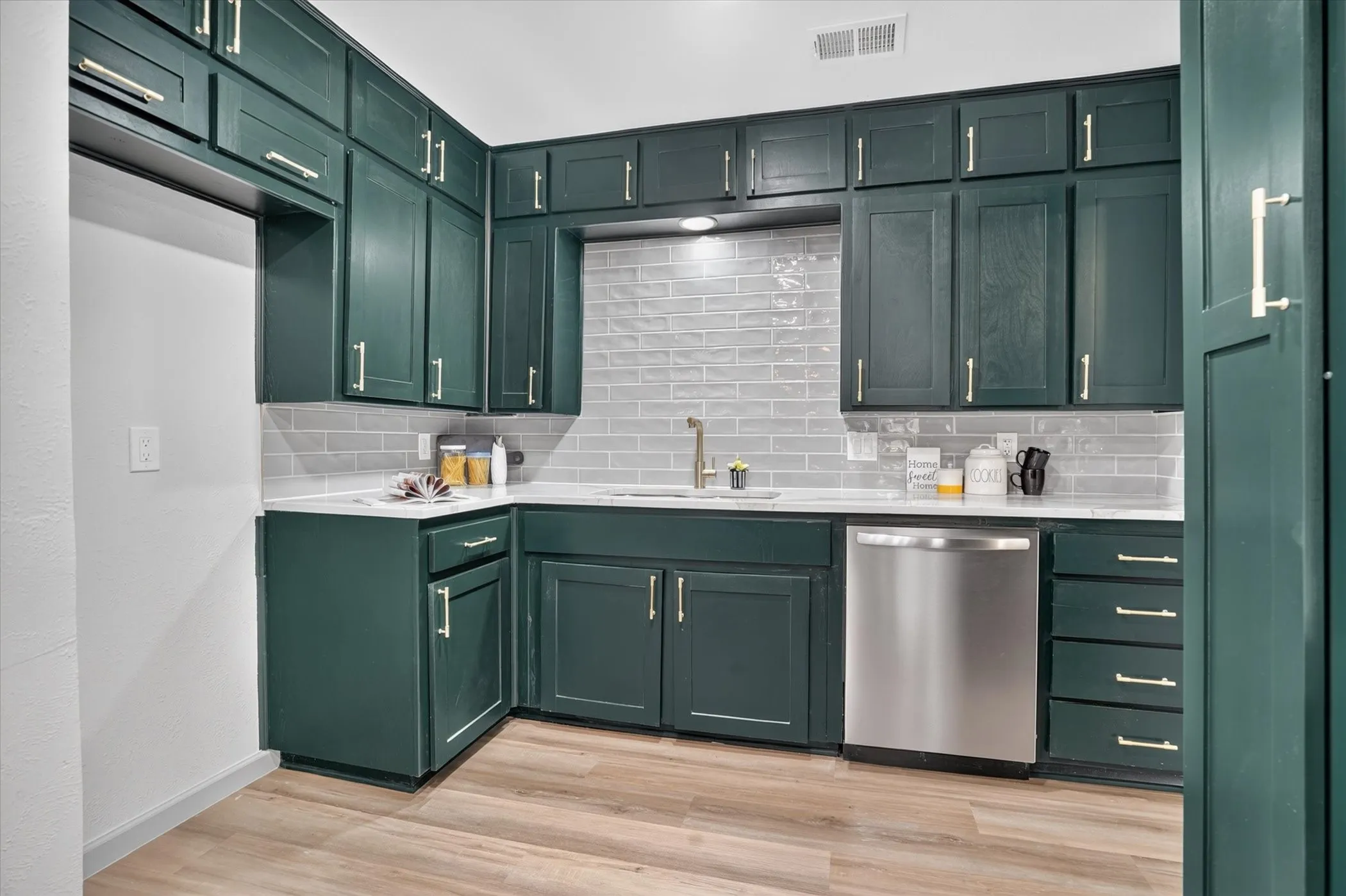 Single Family Residence For Sale in Tarrant County , 5817 Stone Drive, North Richland Hills, Texas 76180, 3 Bedroom, 2 Bathroom, 2 Garage spaces, 1,662 Sqft, built in 1976, mls#21384070, Real Estate Agent in North Richland Hills, Homes For Sale in Tarrant county, Homes For Sale in North Richland Hills, Realtor in North Richland Hills Texas, Real Estate Brokerage Independent Realty Texas, Luminita Cordes Realtor