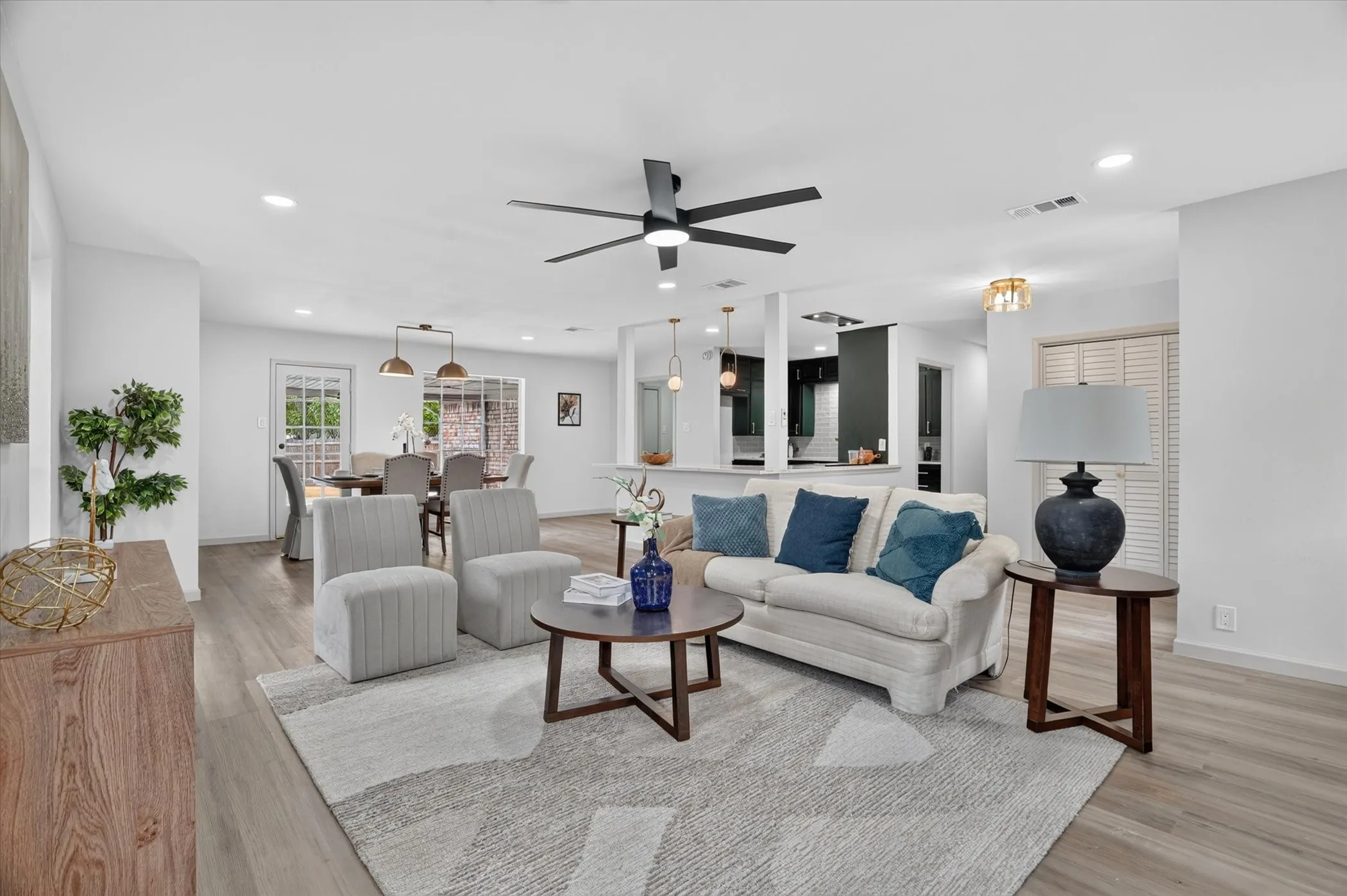 Single Family Residence For Sale in Tarrant County , 5817 Stone Drive, North Richland Hills, Texas 76180, 3 Bedroom, 2 Bathroom, 2 Garage spaces, 1,662 Sqft, built in 1976, mls#21384070, Real Estate Agent in North Richland Hills, Homes For Sale in Tarrant county, Homes For Sale in North Richland Hills, Realtor in North Richland Hills Texas, Real Estate Brokerage Independent Realty Texas, Luminita Cordes Realtor