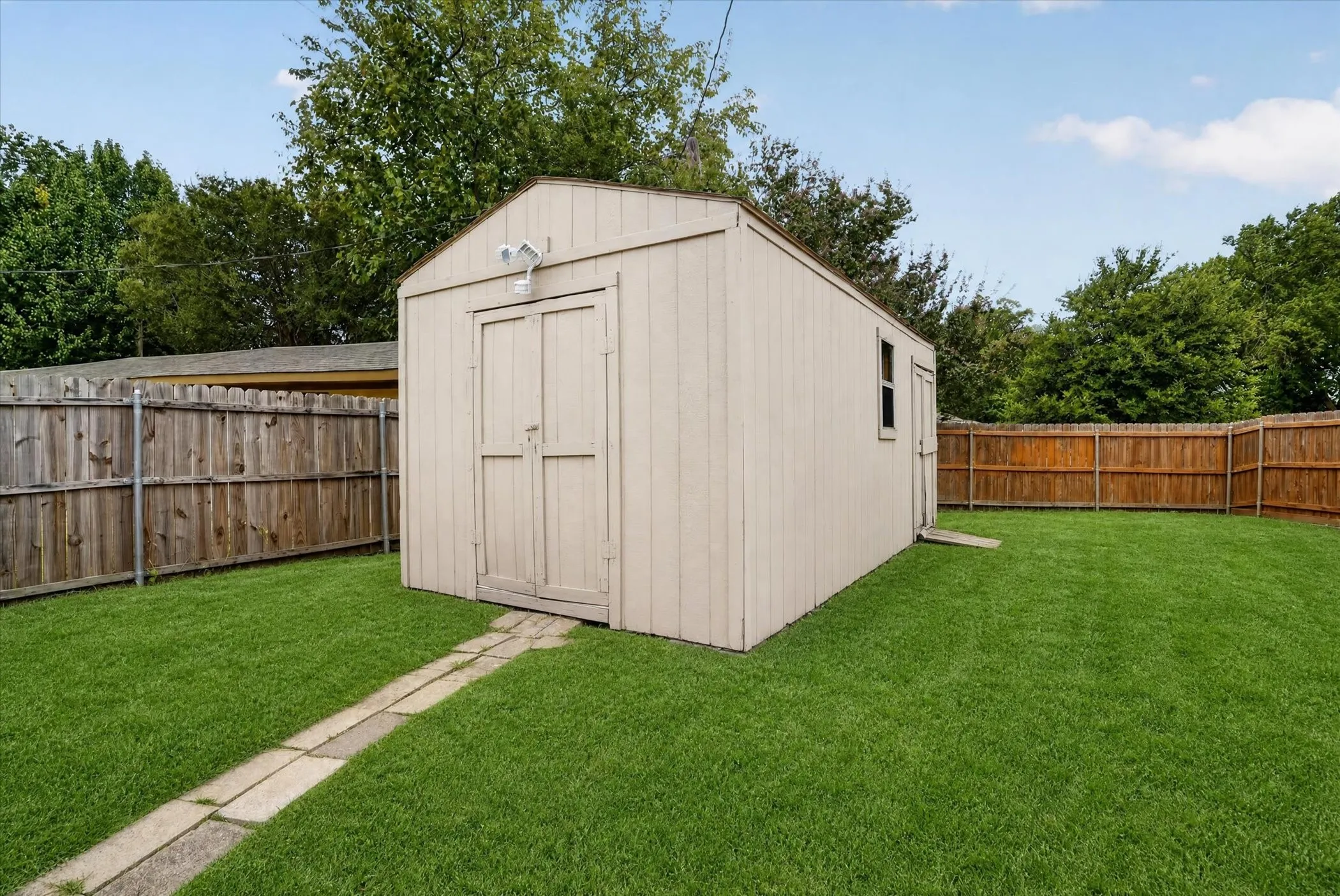 Single Family Residence For Sale in Tarrant County , 5817 Stone Drive, North Richland Hills, Texas 76180, 3 Bedroom, 2 Bathroom, 2 Garage spaces, 1,662 Sqft, built in 1976, mls#21384070, Real Estate Agent in North Richland Hills, Homes For Sale in Tarrant county, Homes For Sale in North Richland Hills, Realtor in North Richland Hills Texas, Real Estate Brokerage Independent Realty Texas, Luminita Cordes Realtor