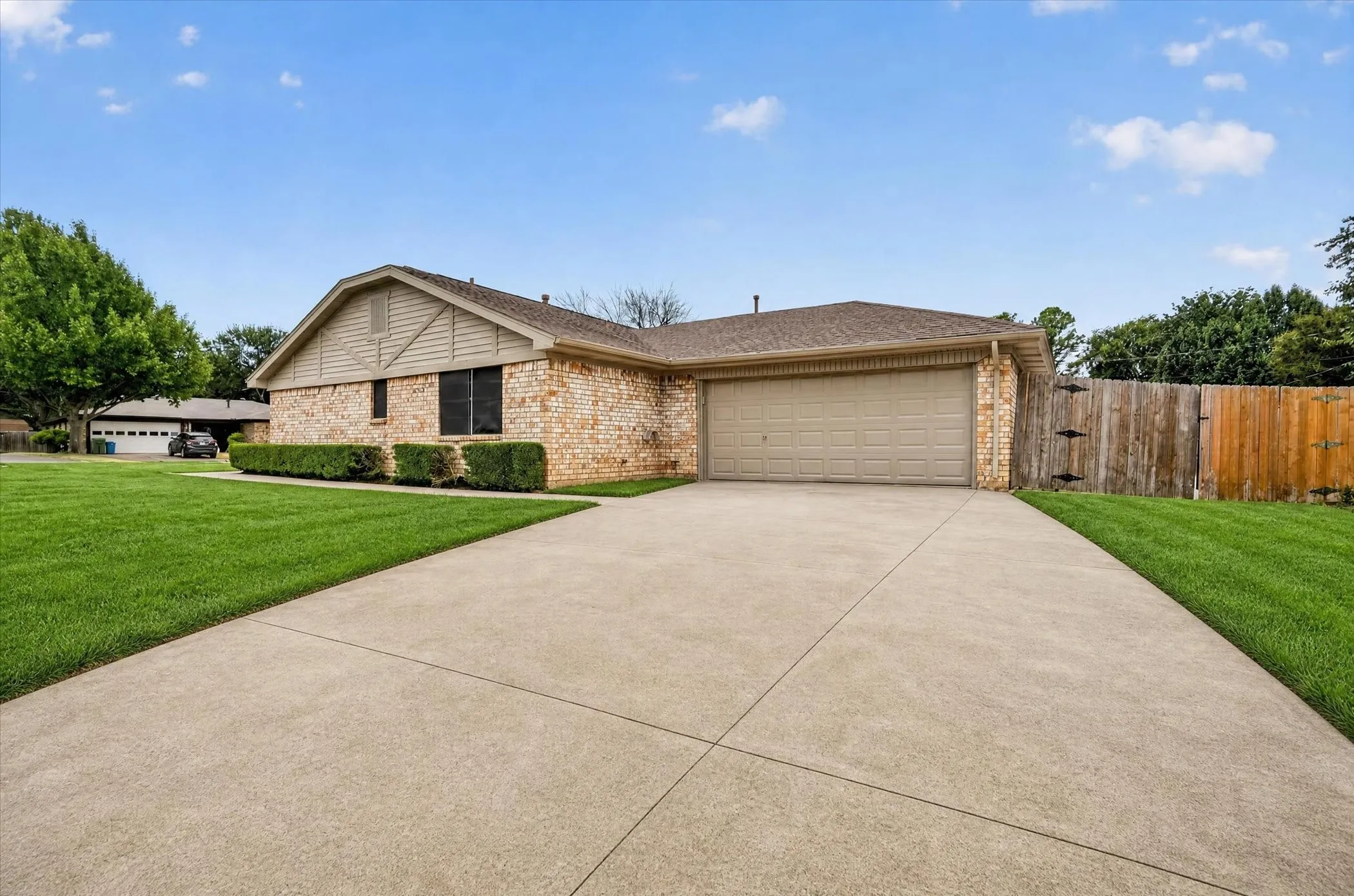 Single Family Residence For Sale in Tarrant County , 5817 Stone Drive, North Richland Hills, Texas 76180, 3 Bedroom, 2 Bathroom, 2 Garage spaces, 1,662 Sqft, built in 1976, mls#21384070, Real Estate Agent in North Richland Hills, Homes For Sale in Tarrant county, Homes For Sale in North Richland Hills, Realtor in North Richland Hills Texas, Real Estate Brokerage Independent Realty Texas, Luminita Cordes Realtor