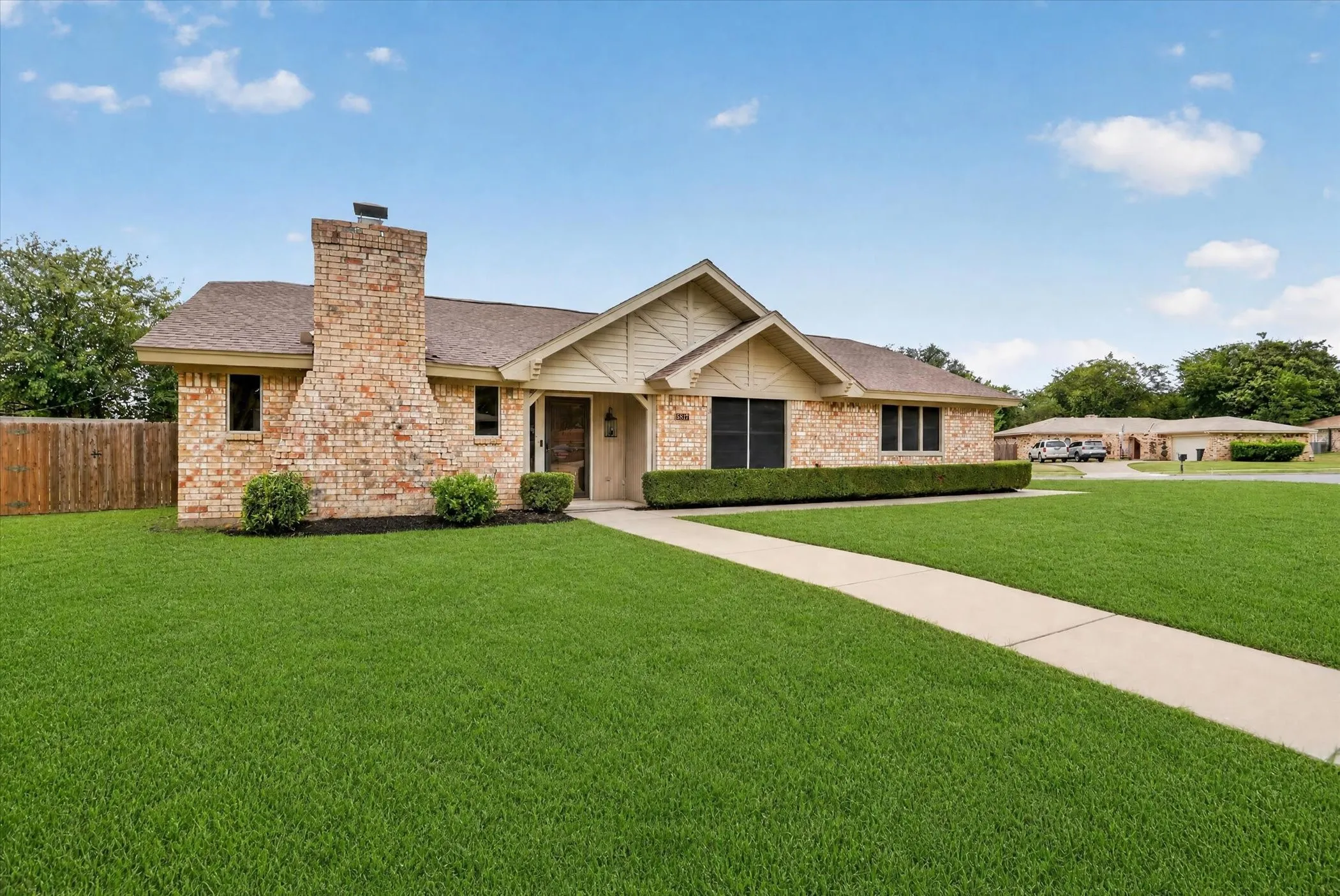 Single Family Residence For Sale in Tarrant County , 5817 Stone Drive, North Richland Hills, Texas 76180, 3 Bedroom, 2 Bathroom, 2 Garage spaces, 1,662 Sqft, built in 1976, mls#21384070, Real Estate Agent in North Richland Hills, Homes For Sale in Tarrant county, Homes For Sale in North Richland Hills, Realtor in North Richland Hills Texas, Real Estate Brokerage Independent Realty Texas, Luminita Cordes Realtor