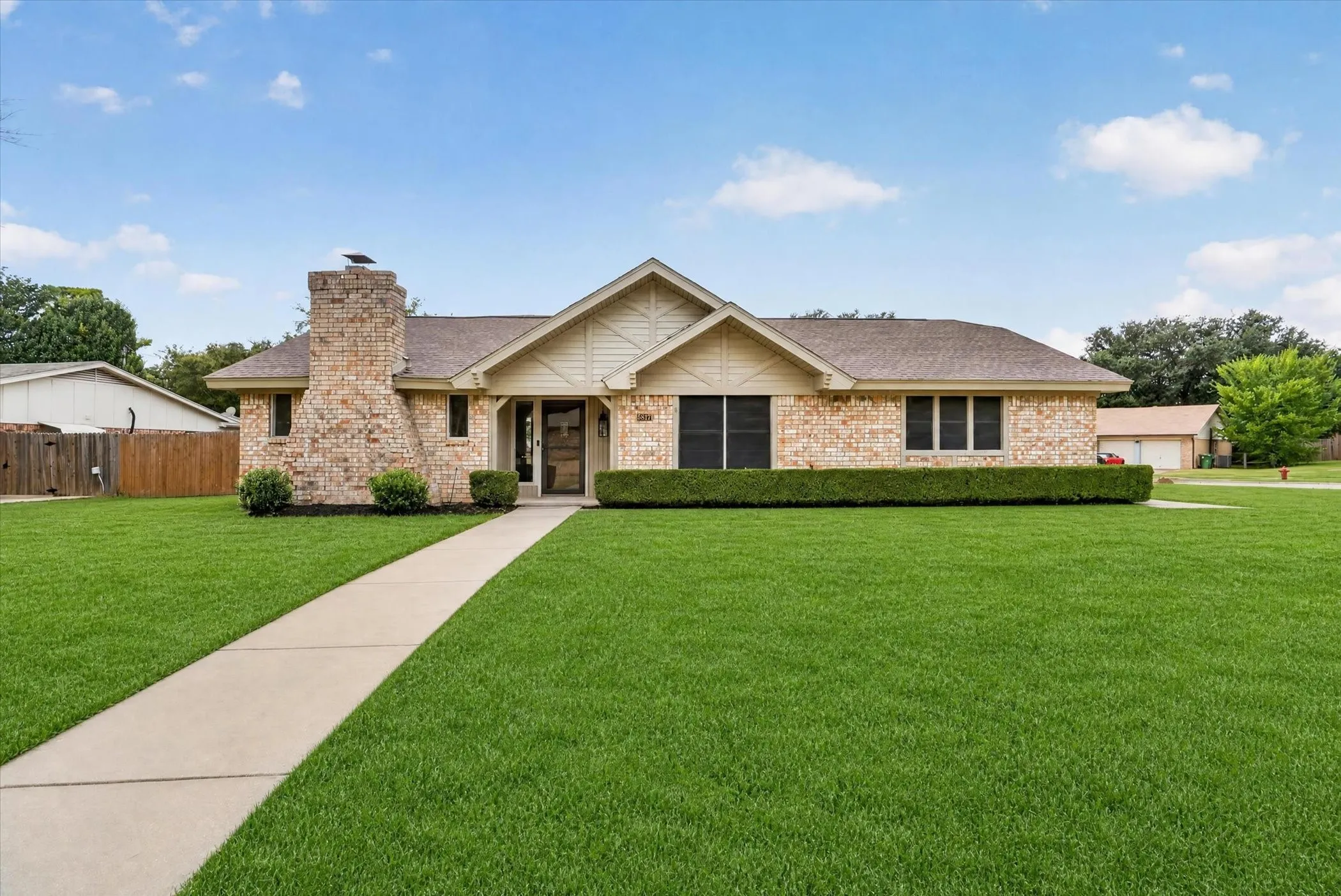 Single Family Residence For Sale in Tarrant County , 5817 Stone Drive, North Richland Hills, Texas 76180, 3 Bedroom, 2 Bathroom, 2 Garage spaces, 1,662 Sqft, built in 1976, mls#21384070, Real Estate Agent in North Richland Hills, Homes For Sale in Tarrant county, Homes For Sale in North Richland Hills, Realtor in North Richland Hills Texas, Real Estate Brokerage Independent Realty Texas, Luminita Cordes Realtor