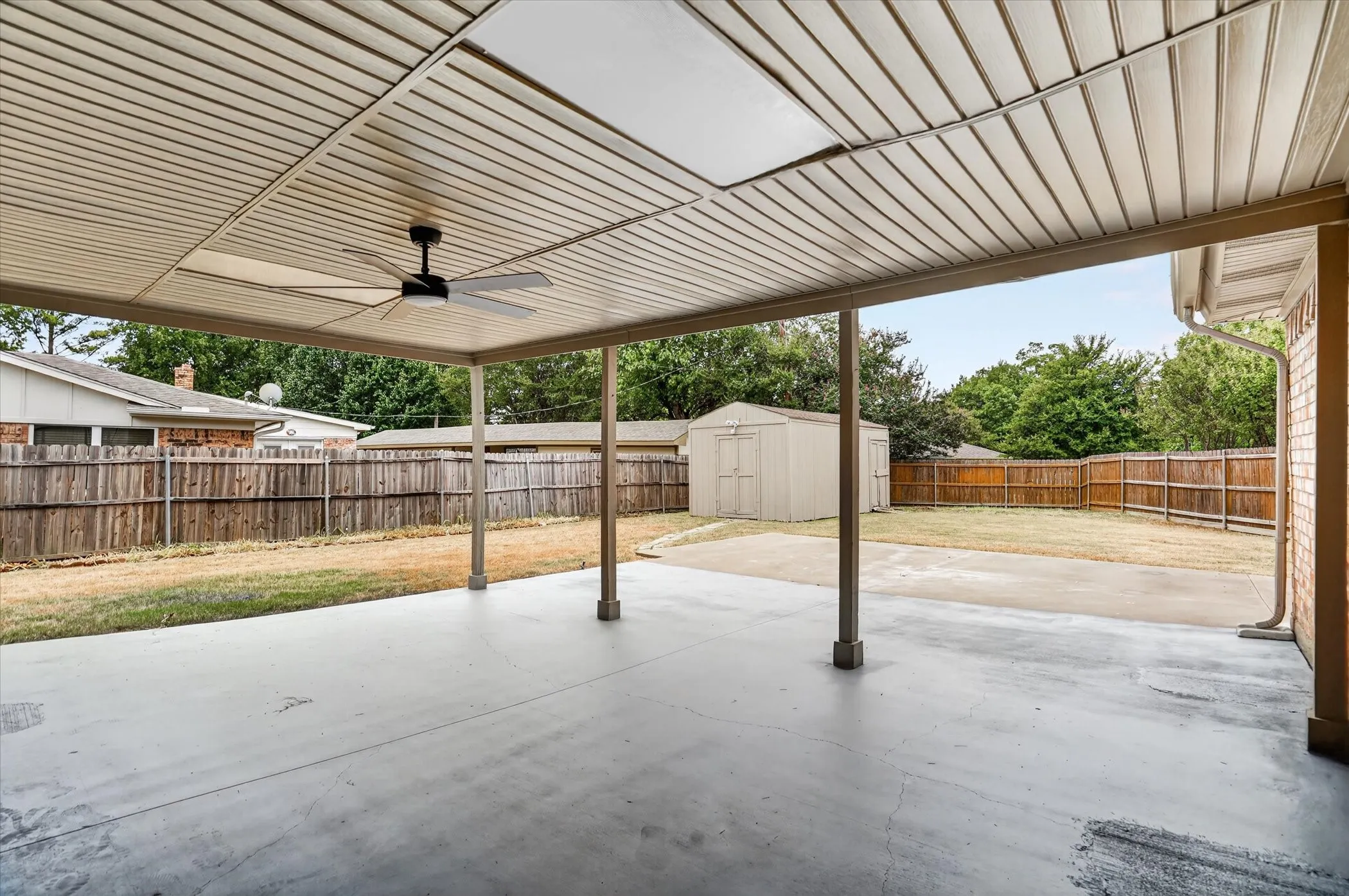Single Family Residence For Sale in Tarrant County , 5817 Stone Drive, North Richland Hills, Texas 76180, 3 Bedroom, 2 Bathroom, 2 Garage spaces, 1,662 Sqft, built in 1976, mls#21384070, Real Estate Agent in North Richland Hills, Homes For Sale in Tarrant county, Homes For Sale in North Richland Hills, Realtor in North Richland Hills Texas, Real Estate Brokerage Independent Realty Texas, Luminita Cordes Realtor