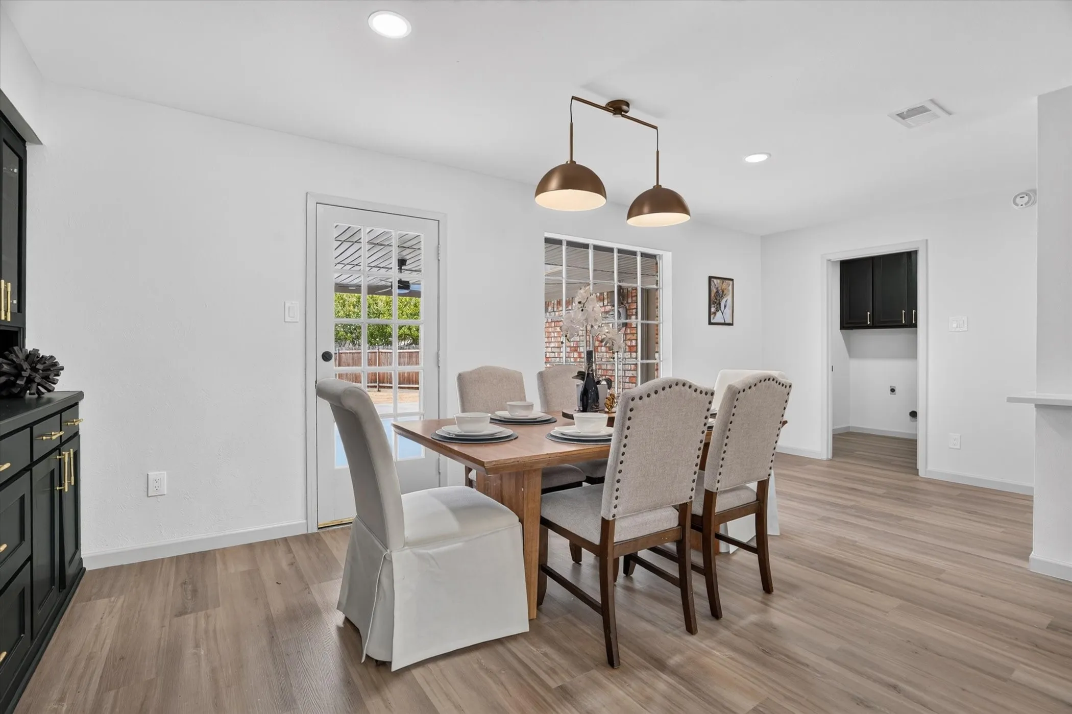 Single Family Residence For Sale in Tarrant County , 5817 Stone Drive, North Richland Hills, Texas 76180, 3 Bedroom, 2 Bathroom, 2 Garage spaces, 1,662 Sqft, built in 1976, mls#21384070, Real Estate Agent in North Richland Hills, Homes For Sale in Tarrant county, Homes For Sale in North Richland Hills, Realtor in North Richland Hills Texas, Real Estate Brokerage Independent Realty Texas, Luminita Cordes Realtor