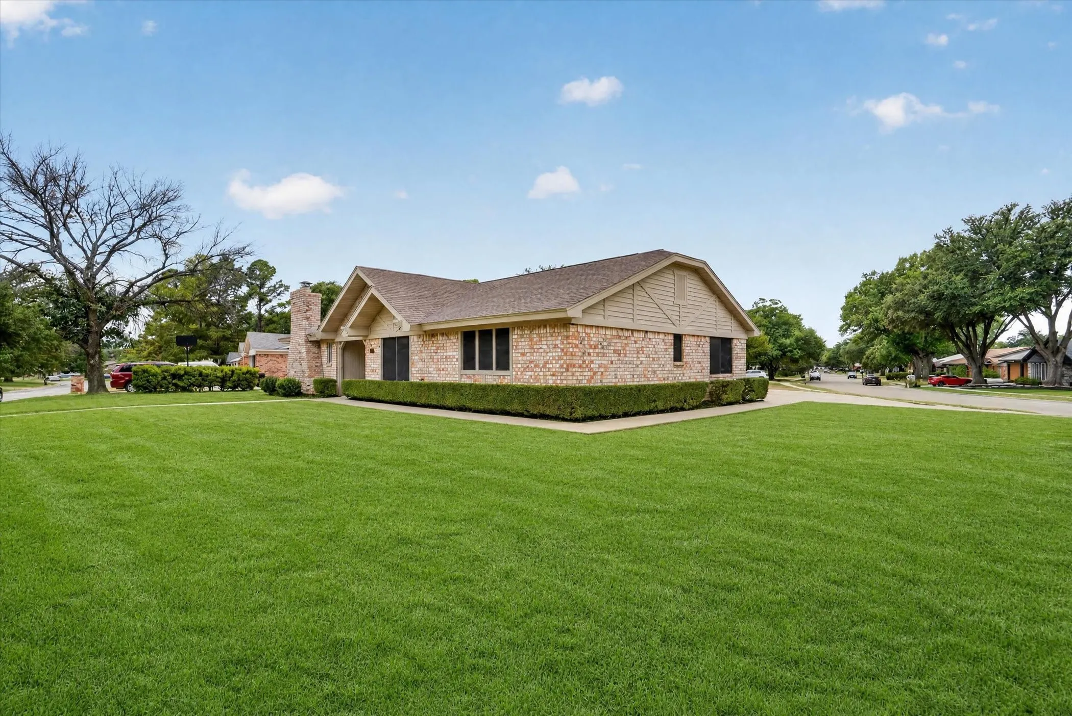 Single Family Residence For Sale in Tarrant County , 5817 Stone Drive, North Richland Hills, Texas 76180, 3 Bedroom, 2 Bathroom, 2 Garage spaces, 1,662 Sqft, built in 1976, mls#21384070, Real Estate Agent in North Richland Hills, Homes For Sale in Tarrant county, Homes For Sale in North Richland Hills, Realtor in North Richland Hills Texas, Real Estate Brokerage Independent Realty Texas, Luminita Cordes Realtor